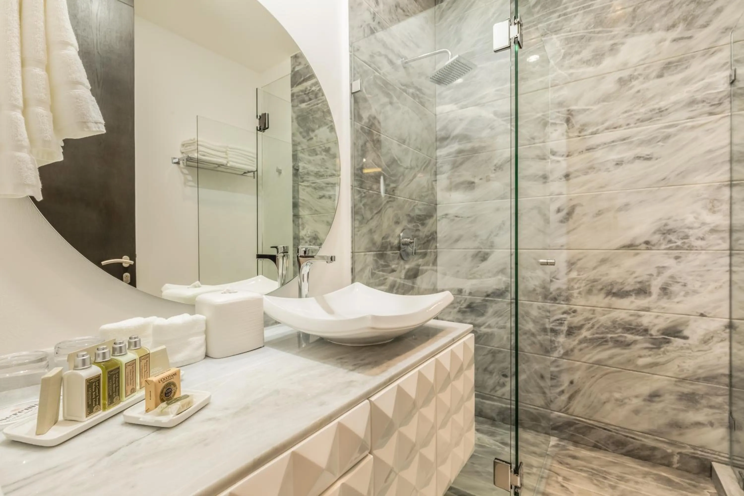 Shower in Serenity Hotel Boutique By Alsol