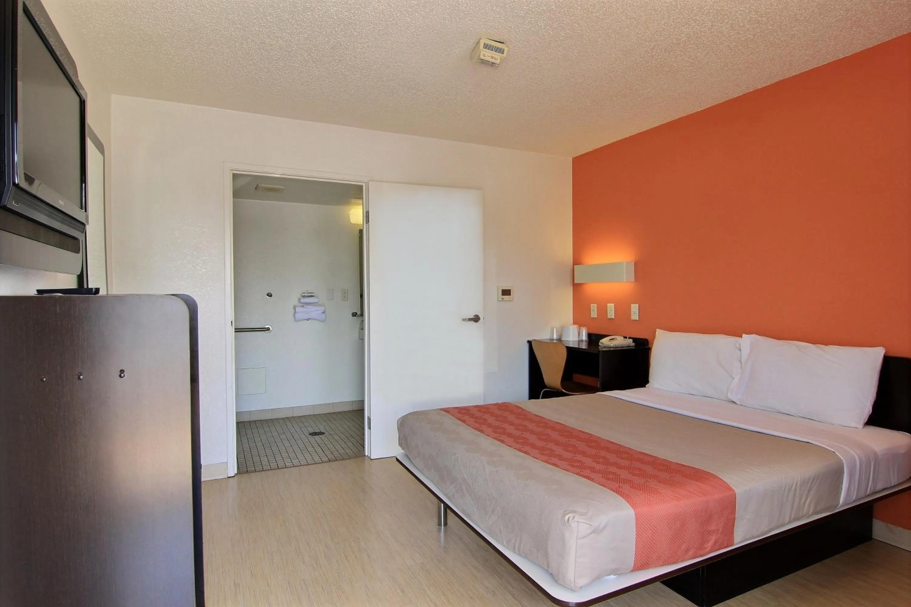 Bedroom, Bed in Motel 6-Austin, TX