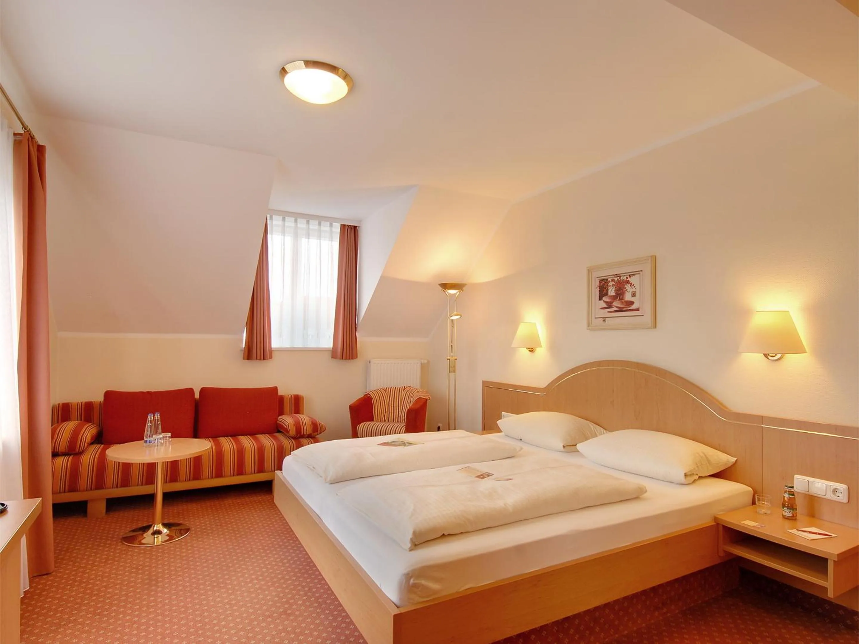 Photo of the whole room, Bed in Hotel Kriemhild am Hirschgarten