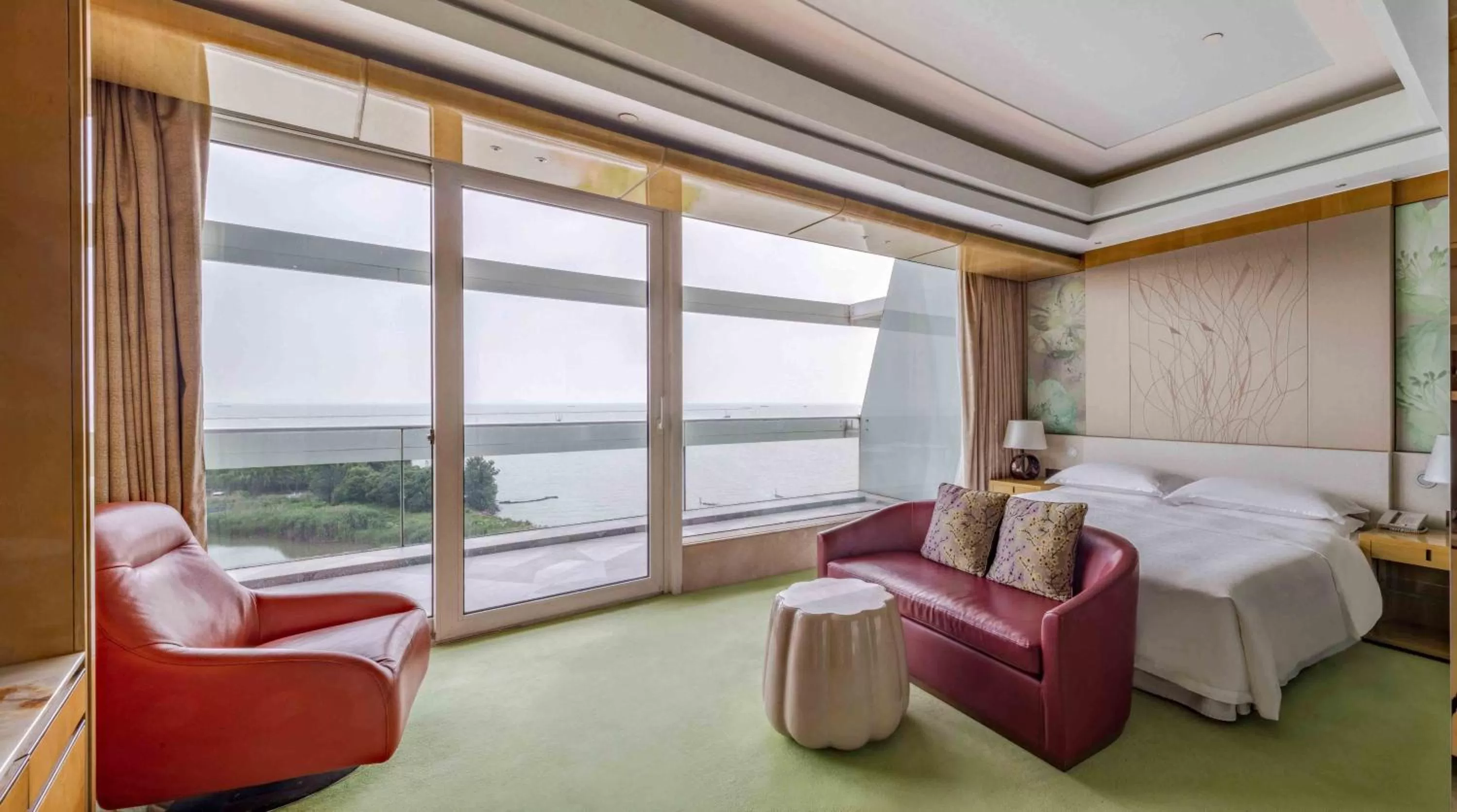 Bedroom in Sheraton Huzhou Taihu Lake Hot Spring Resort & Spa