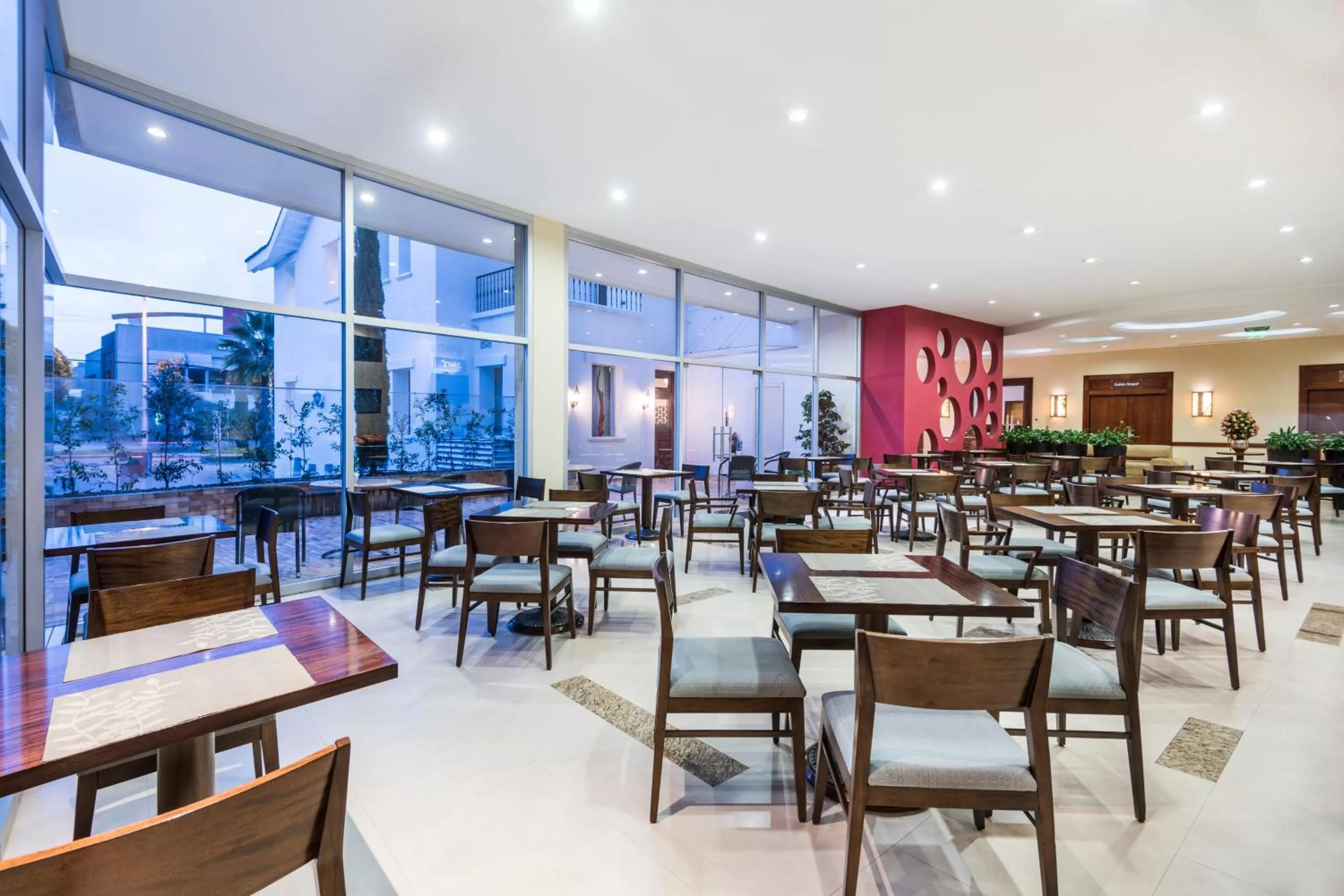 Restaurant/places to eat in Holiday Inn Express Quito by IHG