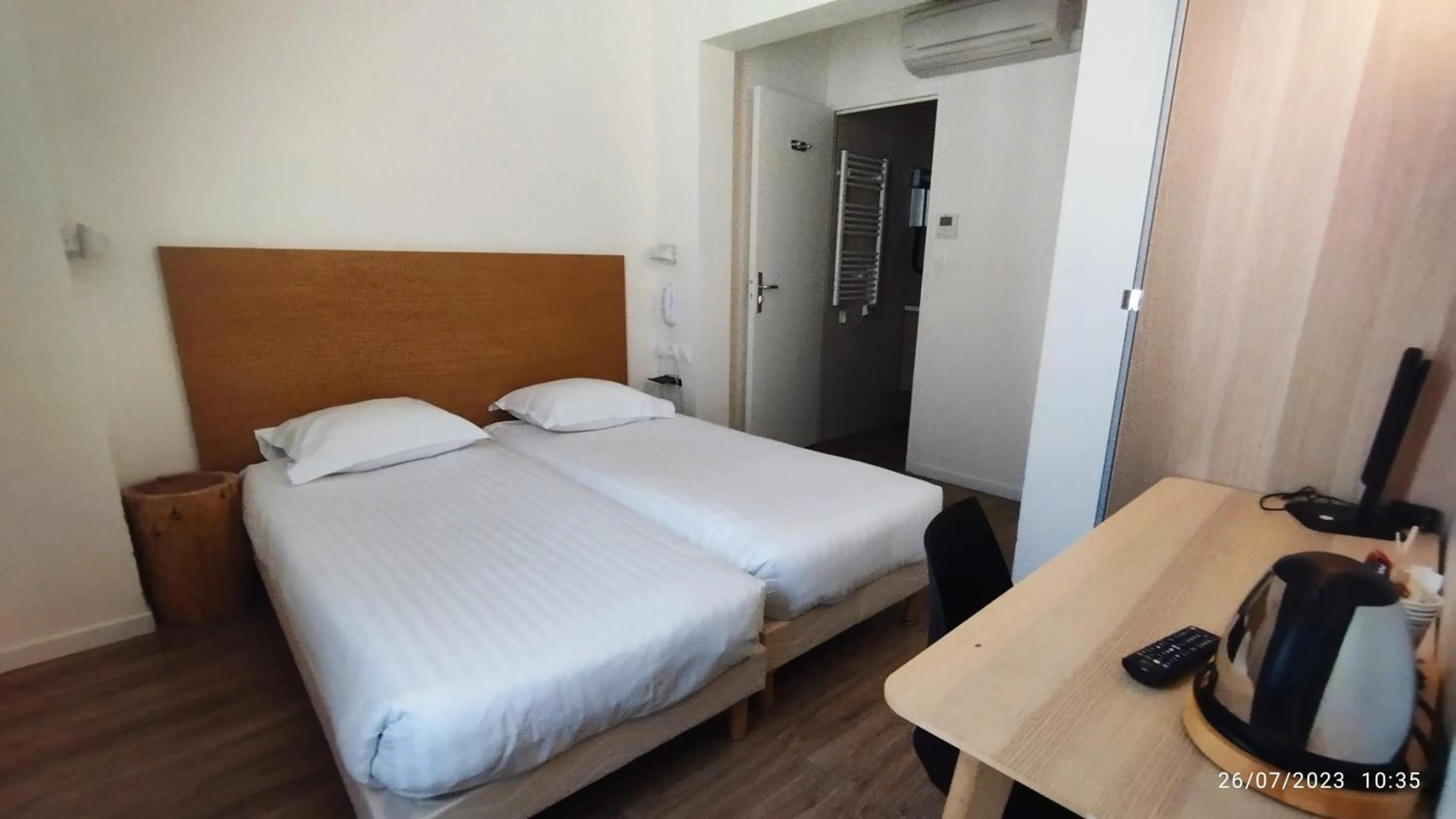 Photo of the whole room, Bed in Hotel Des Arts