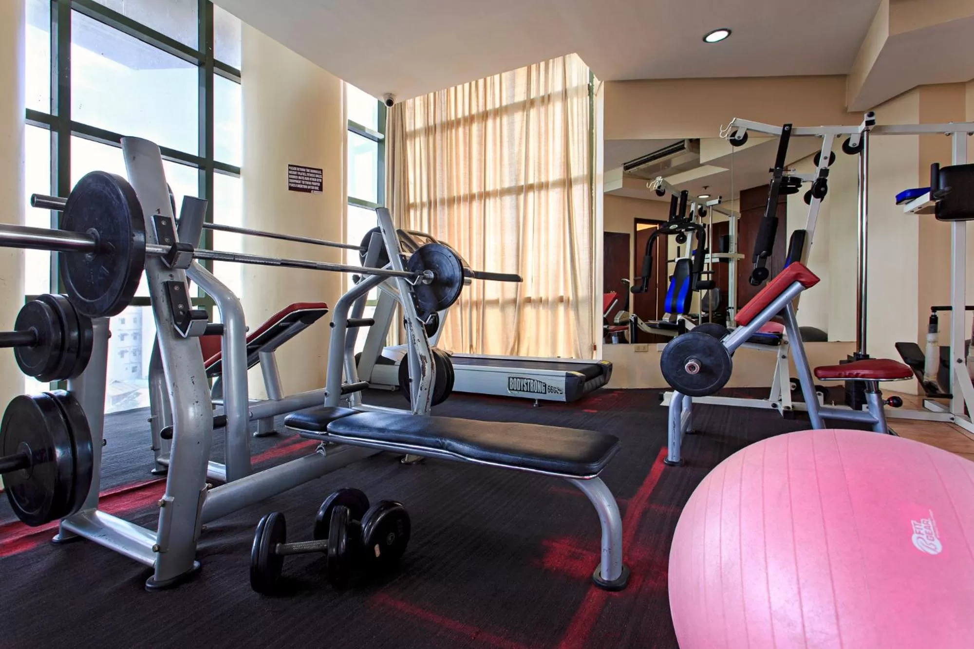Fitness centre/facilities in Sarrosa International Hotel and Residential Suites