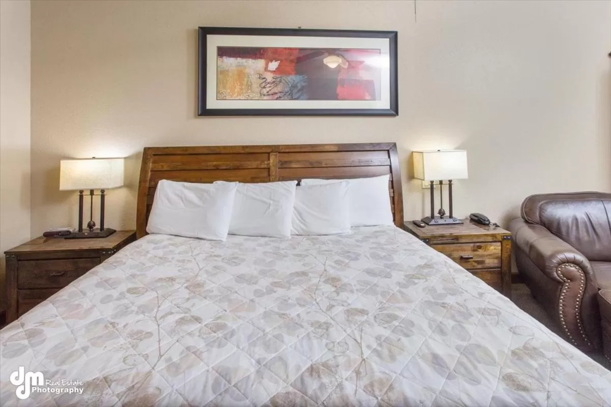 Bed in Kenai Airport Hotel