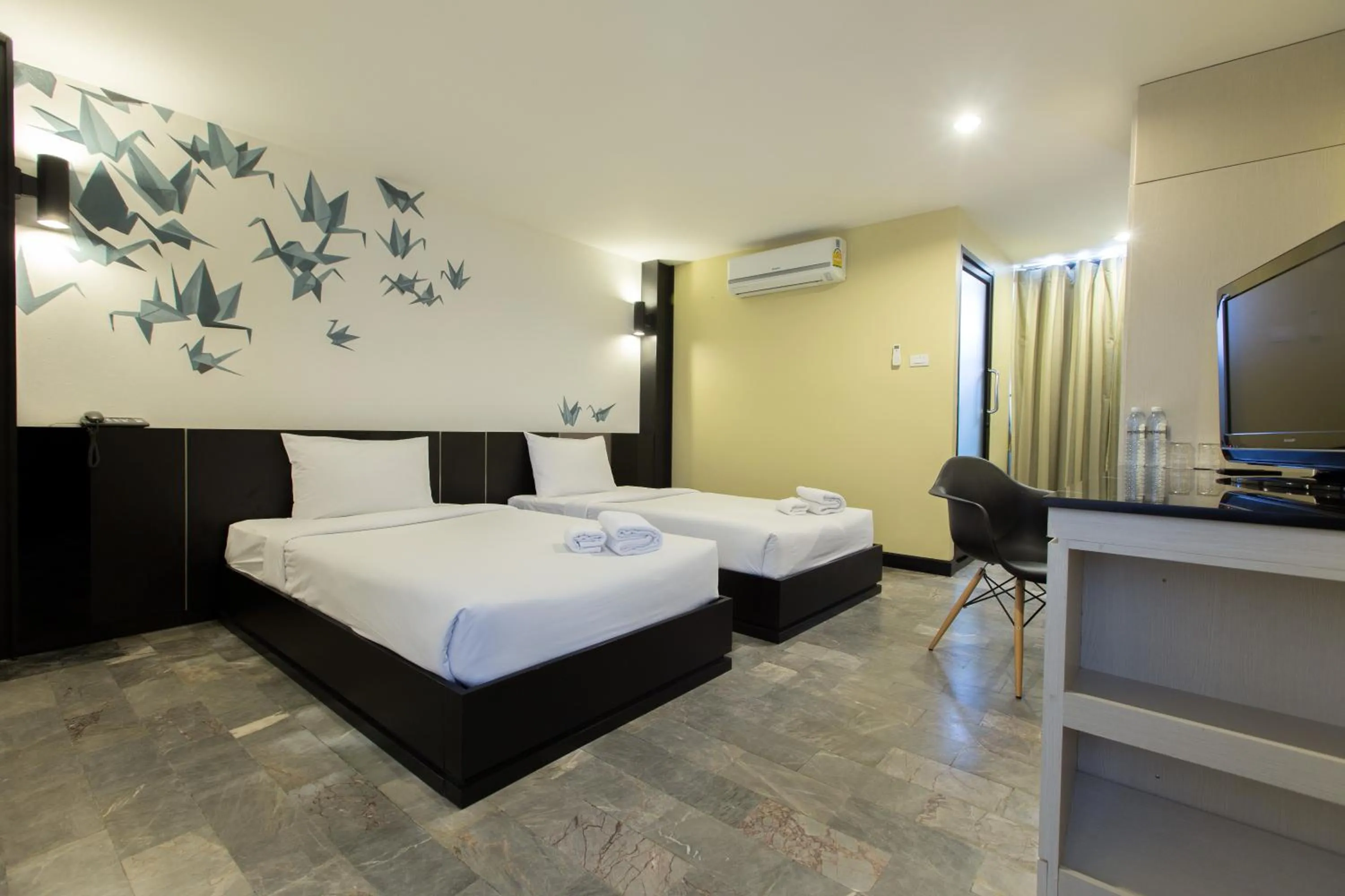 Bedroom, Bed in Pen Ta Hug Hotel