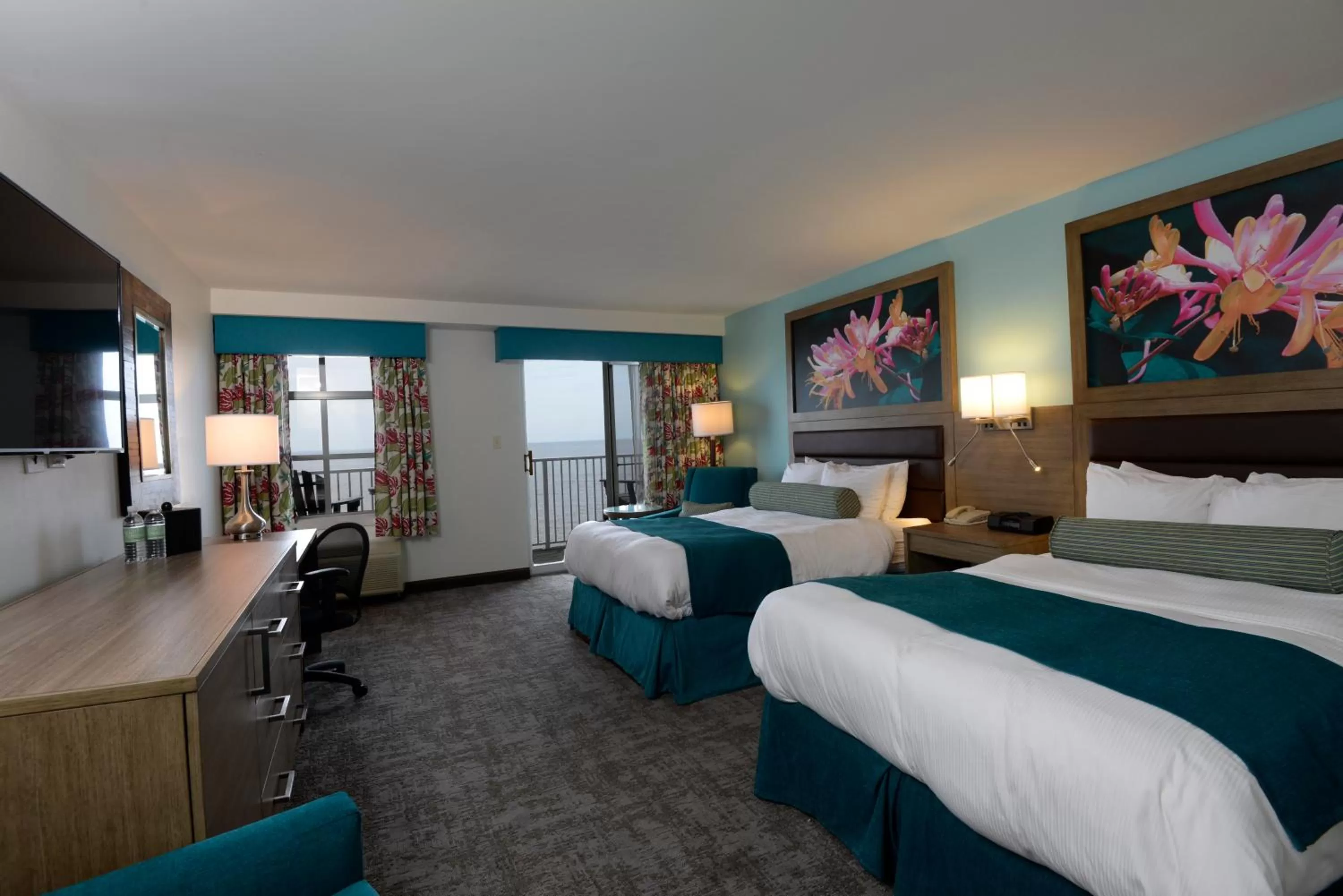 View (from property/room), Bed in Rod 'N' Reel Resort