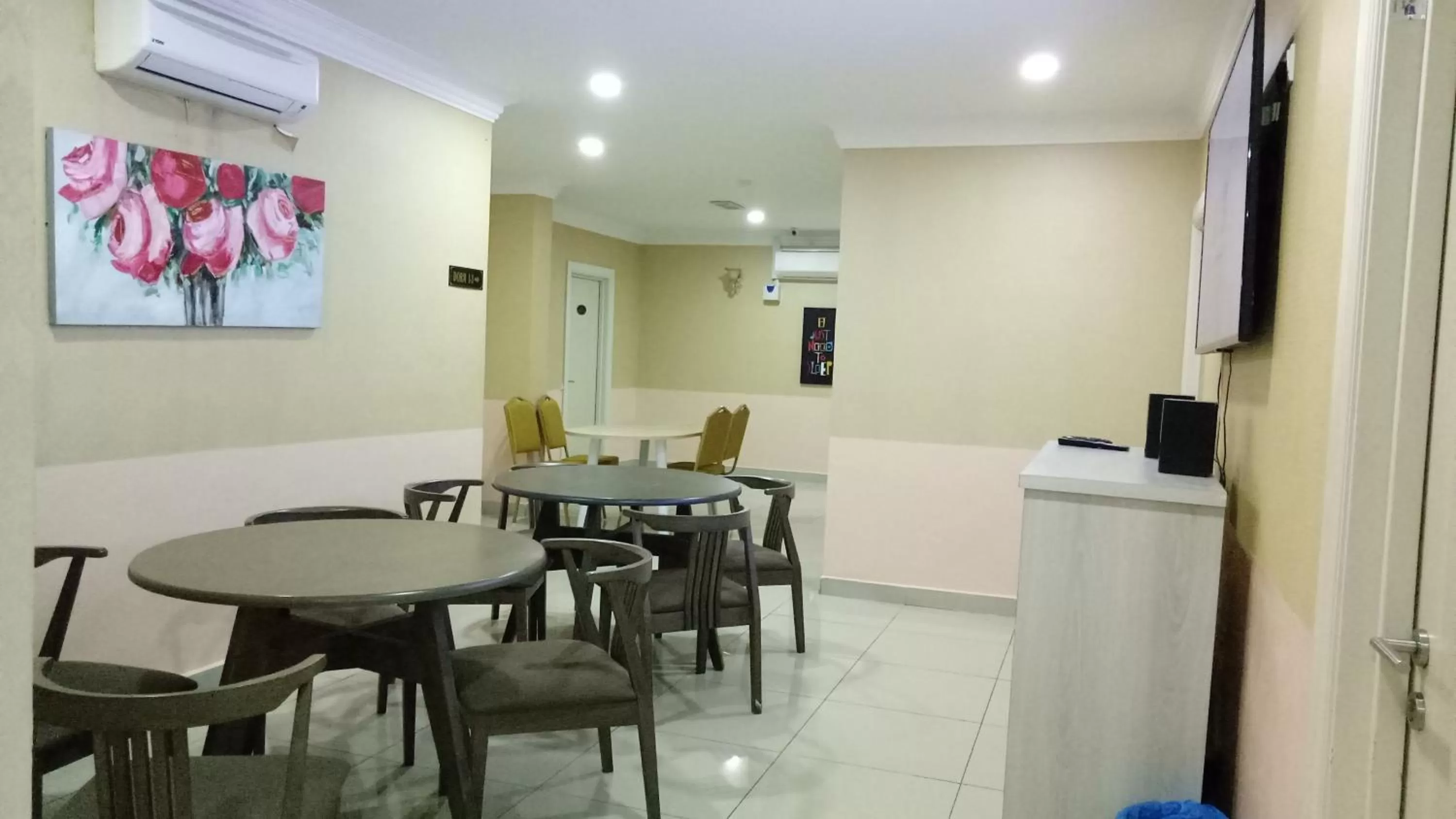 Restaurant/places to eat in Hotel Mutiara KGMMB, Melaka