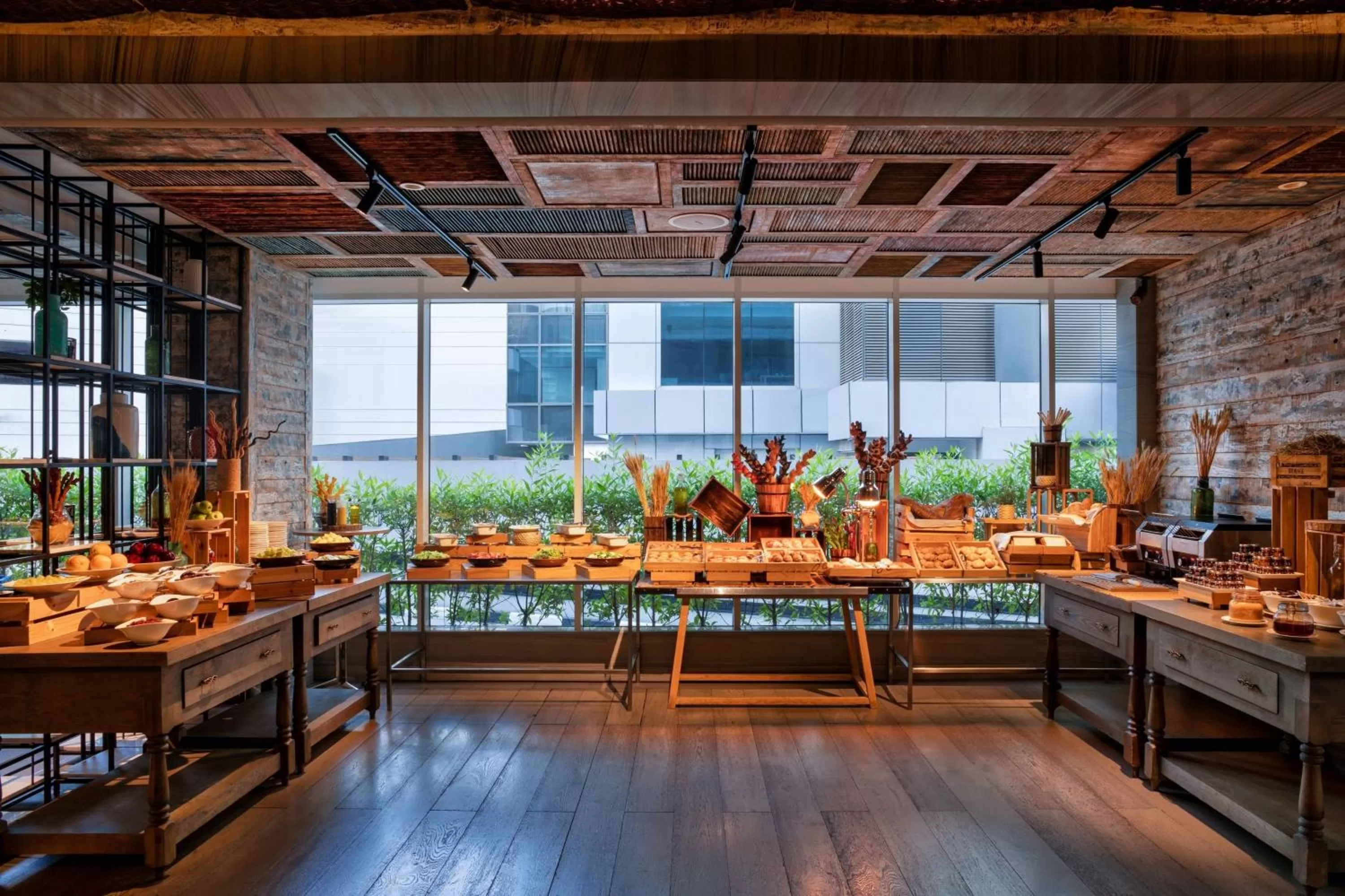 Restaurant/places to eat in Crowne Plaza Dubai Marina by IHG