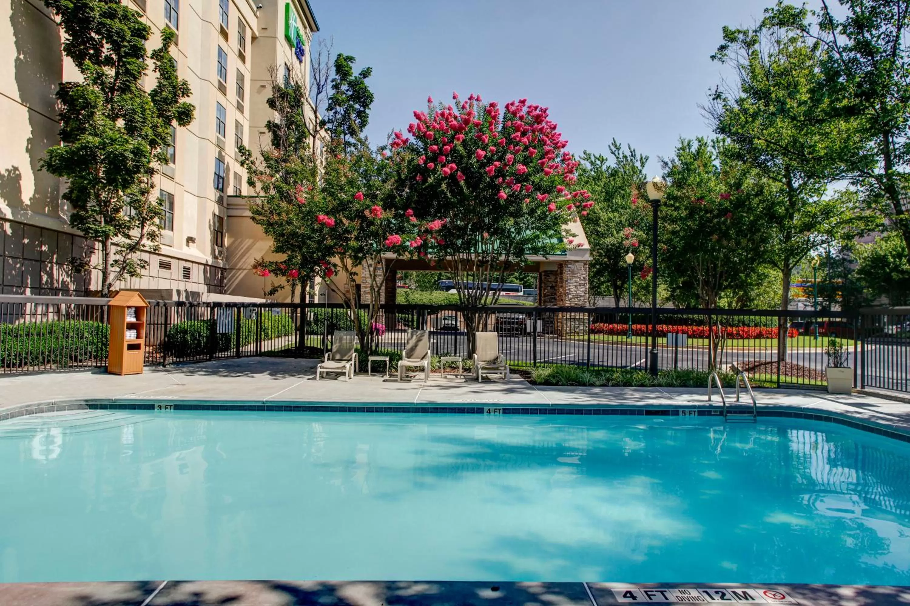 Swimming pool in Holiday Inn Express Hotel & Suites Atlanta Buckhead by IHG