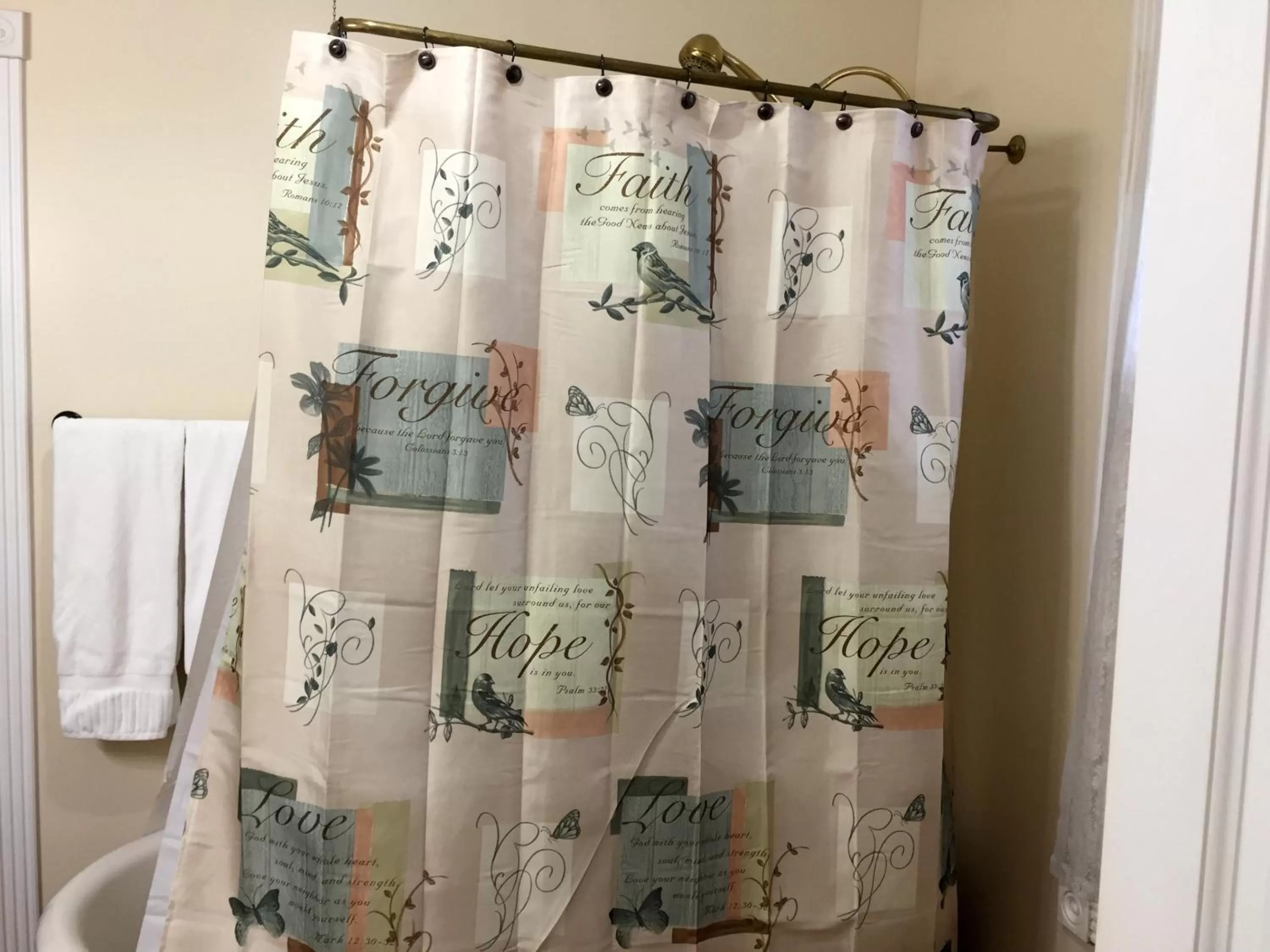 Bathroom in White Oak Manor Bed and Breakfast