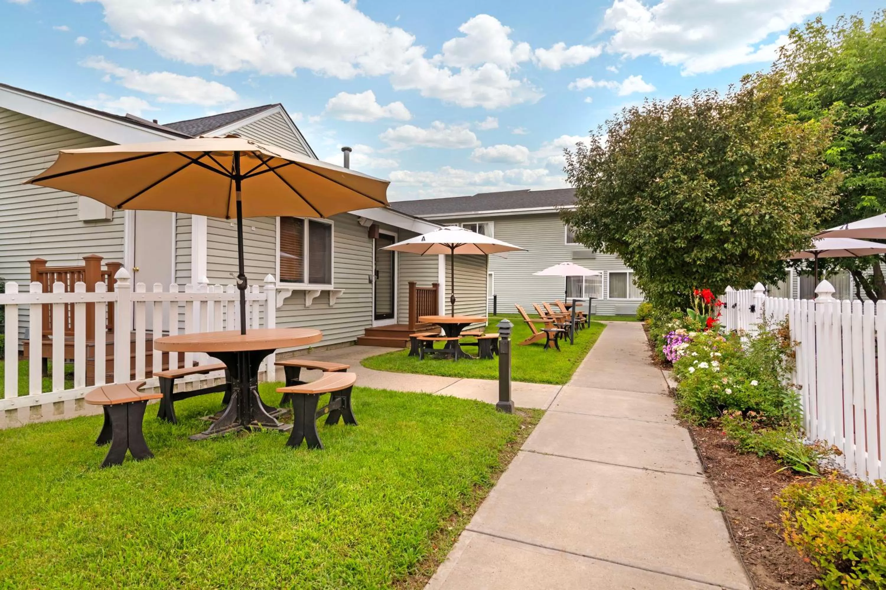 Property building in Best Western Plus Windjammer Inn & Conference Center