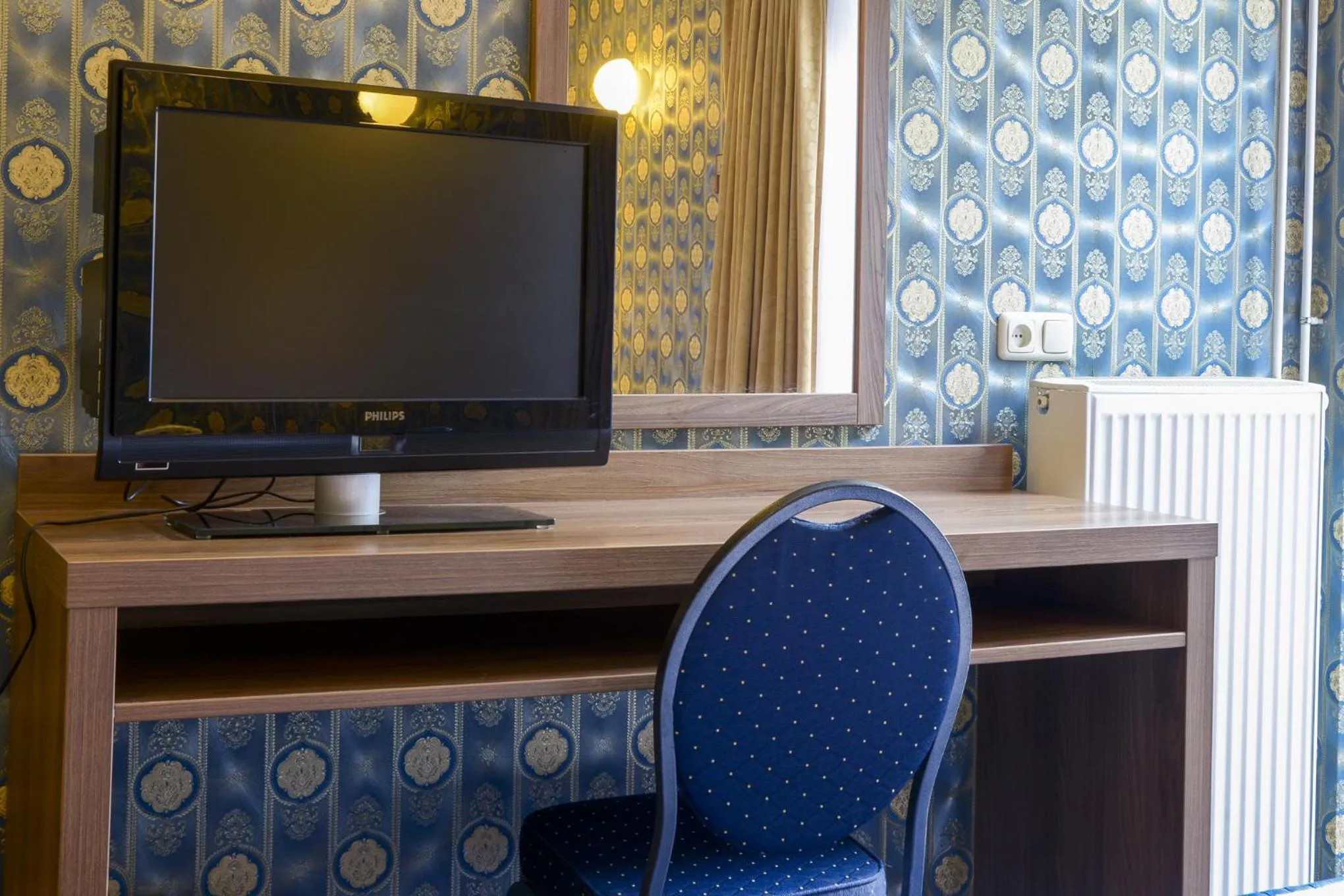 Budget Single or Double Room in Hotel Zwanenburg Amsterdam Airport