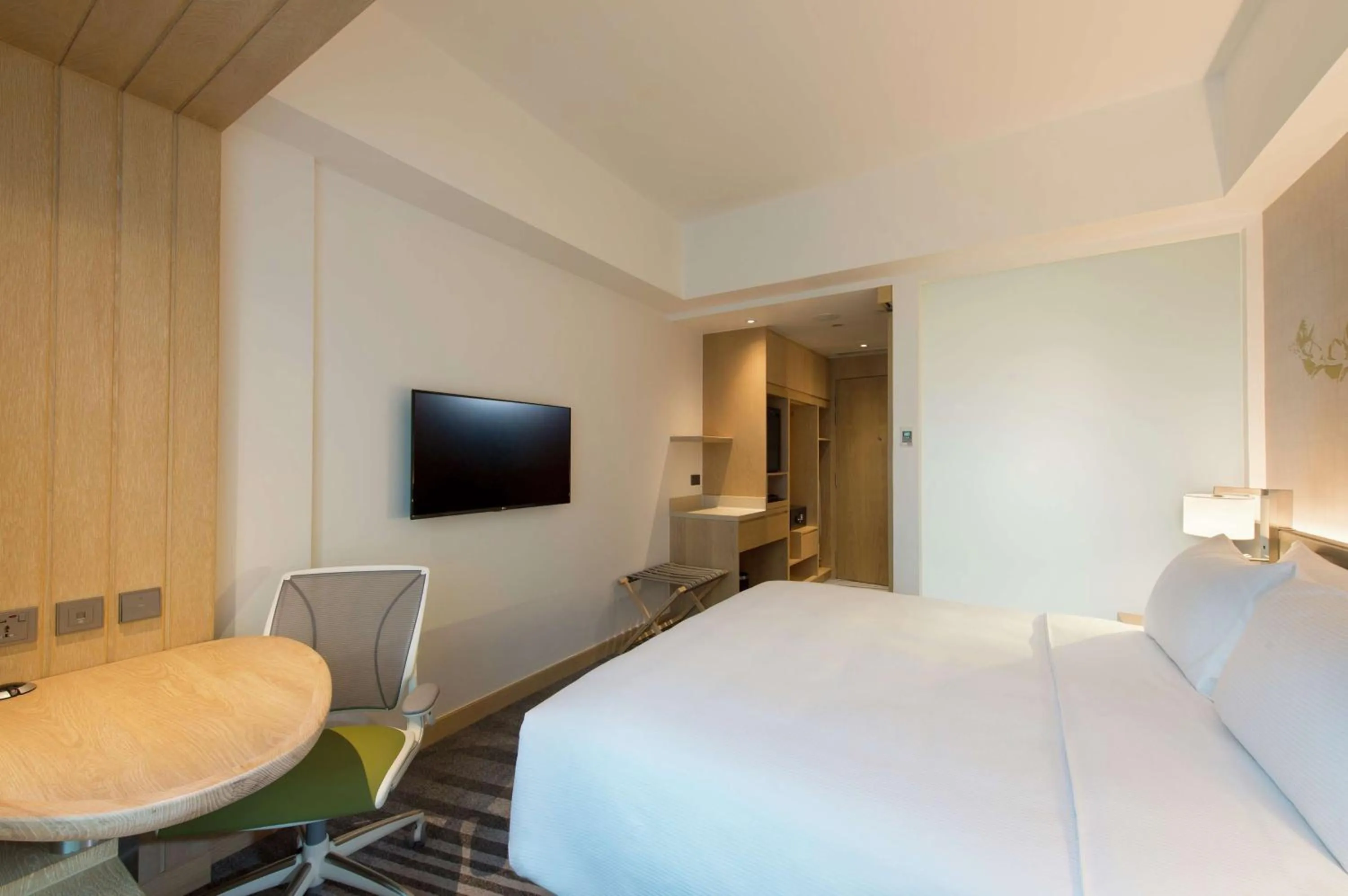 Bedroom, Bed in Hilton Garden Inn Singapore Serangoon