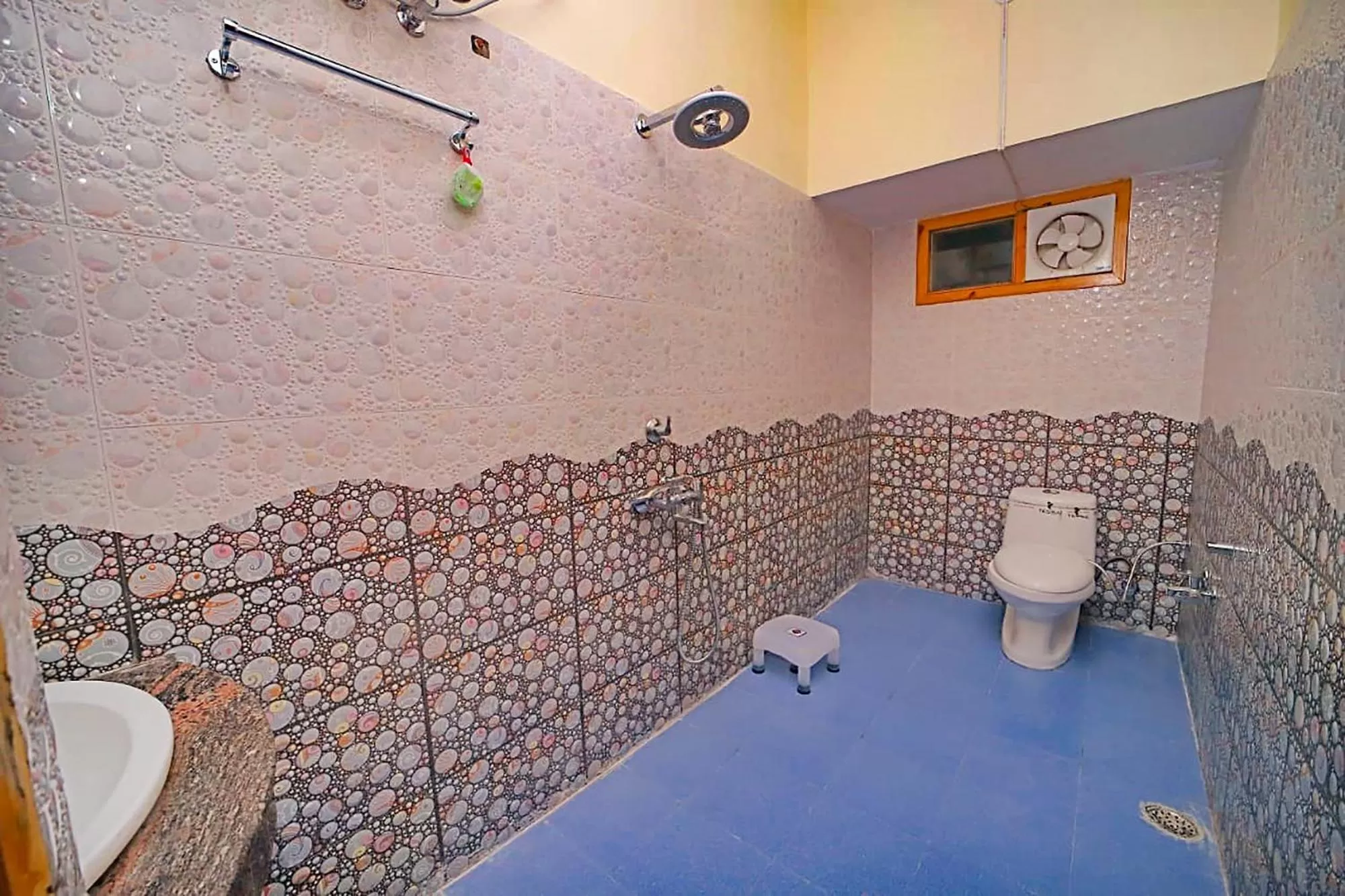 Bathroom in FabHotel Corbett Green View Garden and Stay