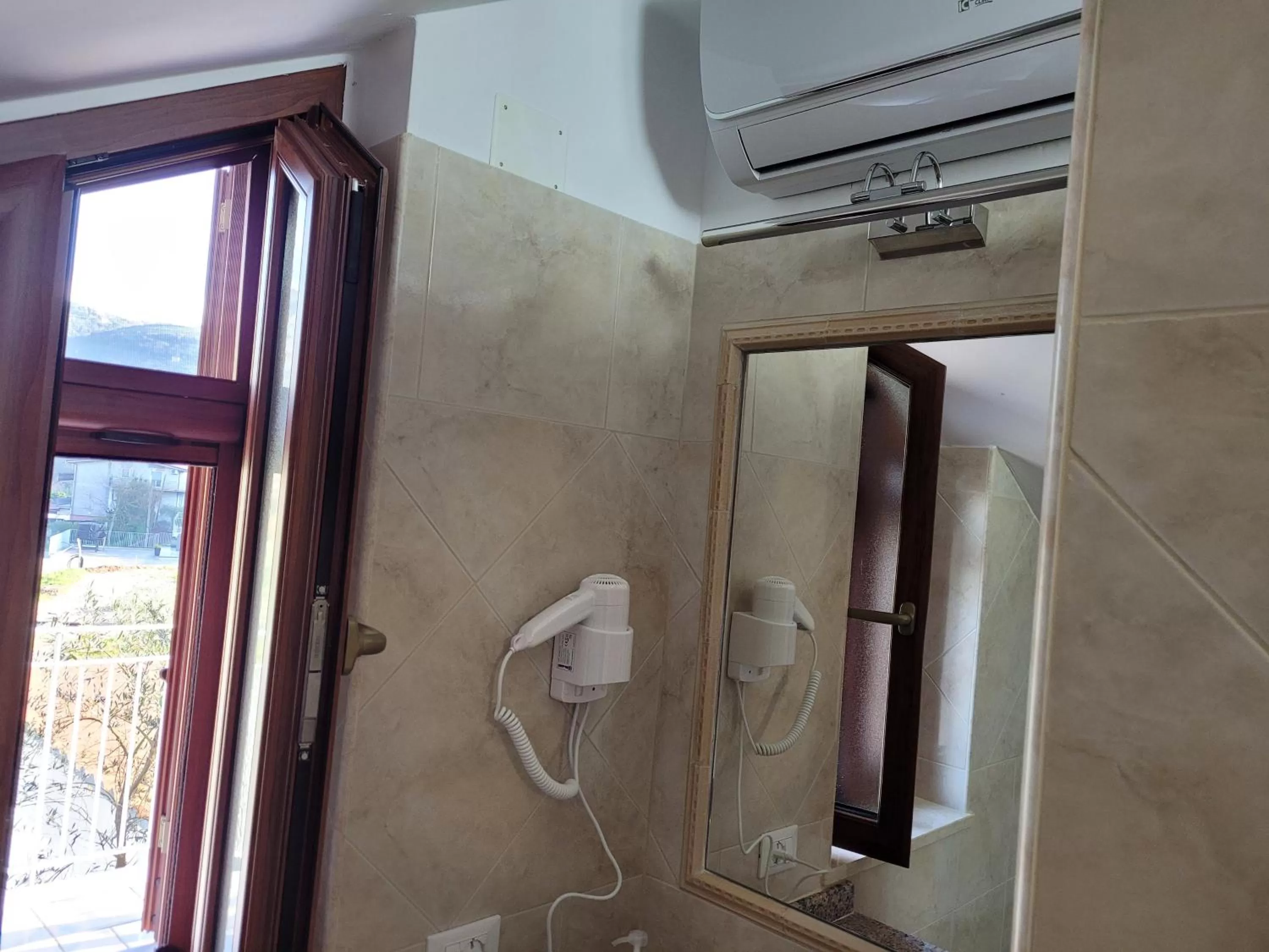 Alloggio turistico Magnifico Alessandro Valle Bernardo 04025 Lenola nei pressi di Fondi LT