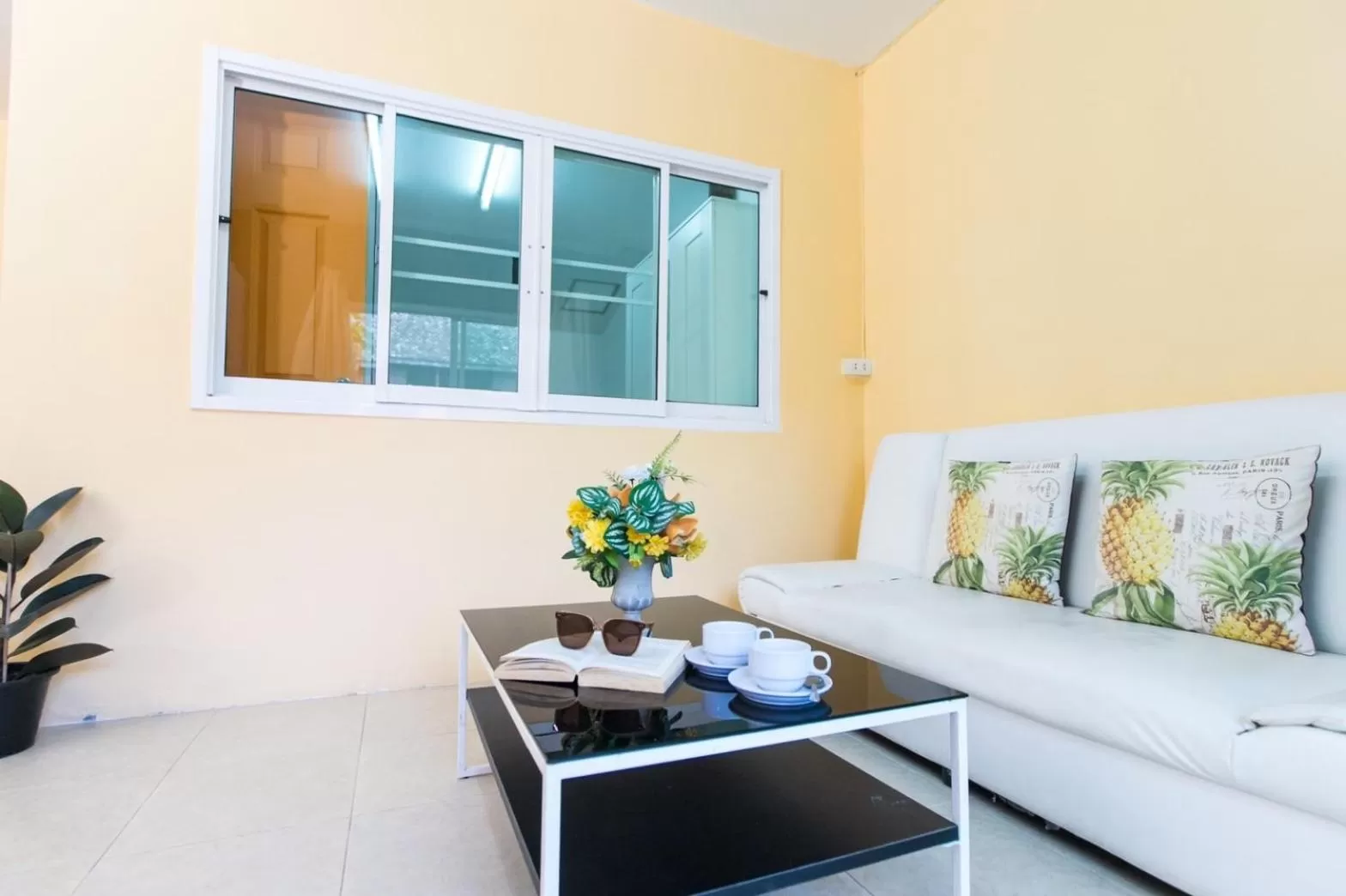 Photo of the whole room in MANDARIN LODGE by victor