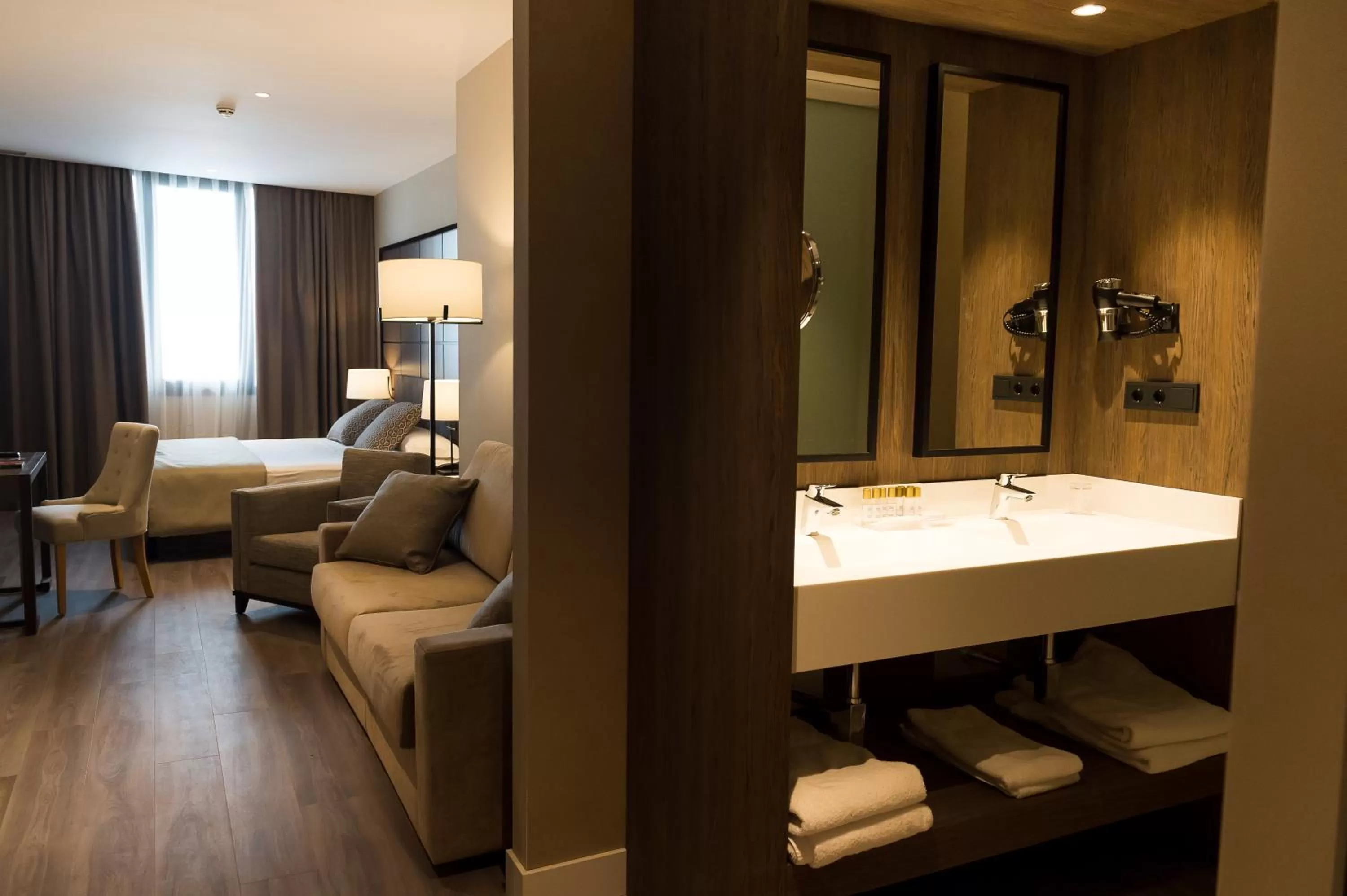 Photo of the whole room, Bed in Palacio Valderrabanos