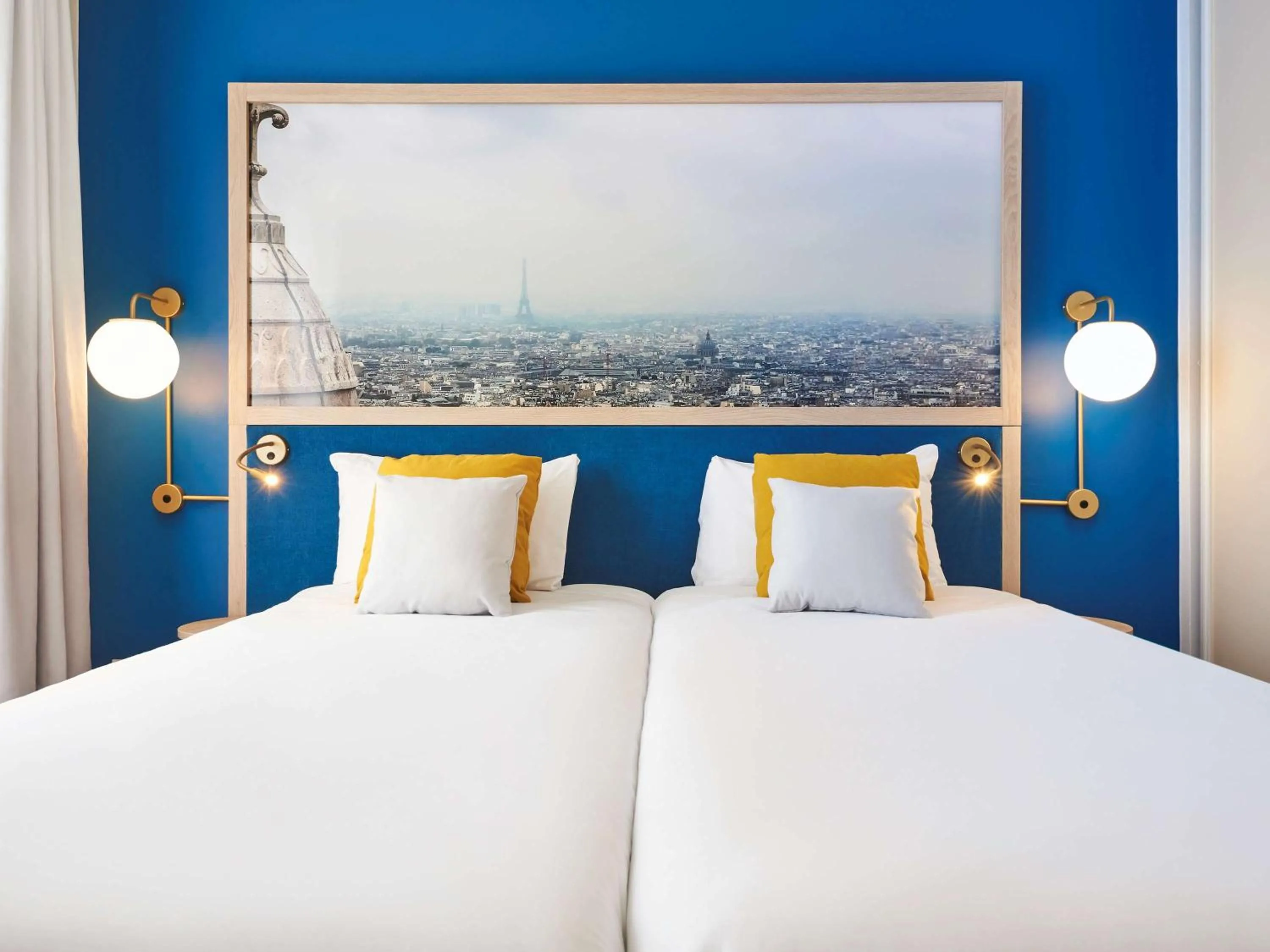 Photo of the whole room, Bed in Aparthotel Adagio Porte de Versailles