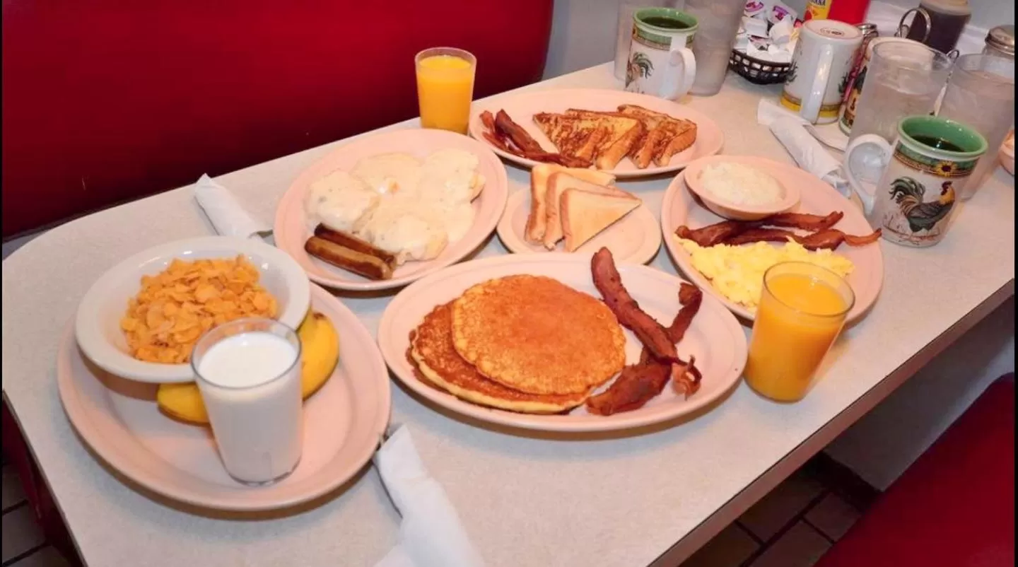 Breakfast in Best Western Palestine Inn