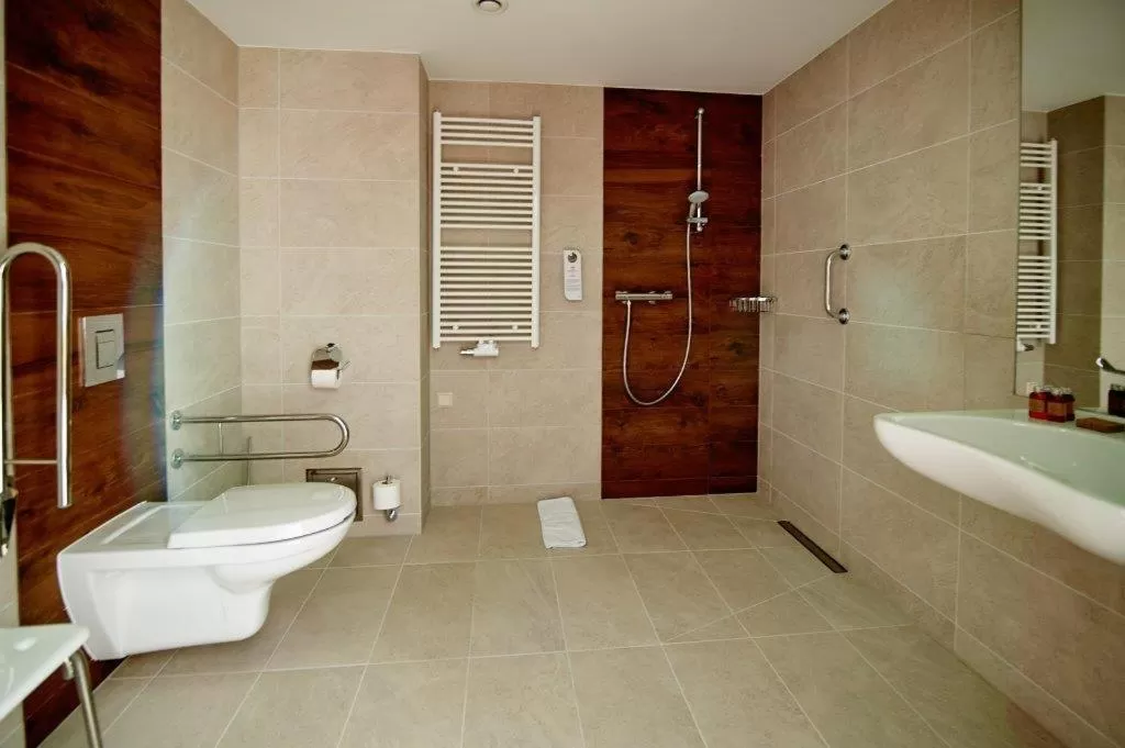 Shower in Hotel Imperiale