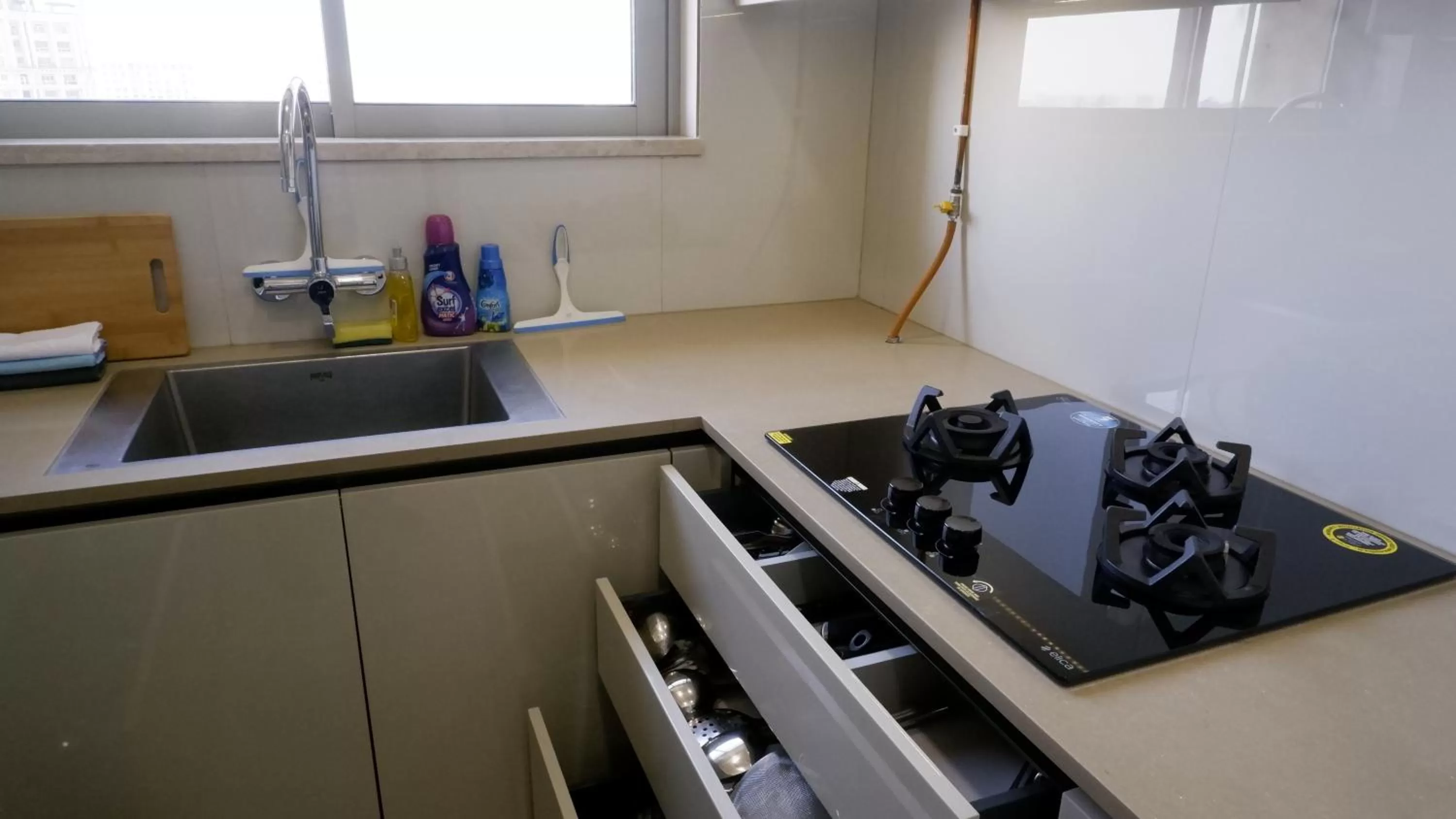 Kitchen or kitchenette in RELOhomes Serviced Apartment