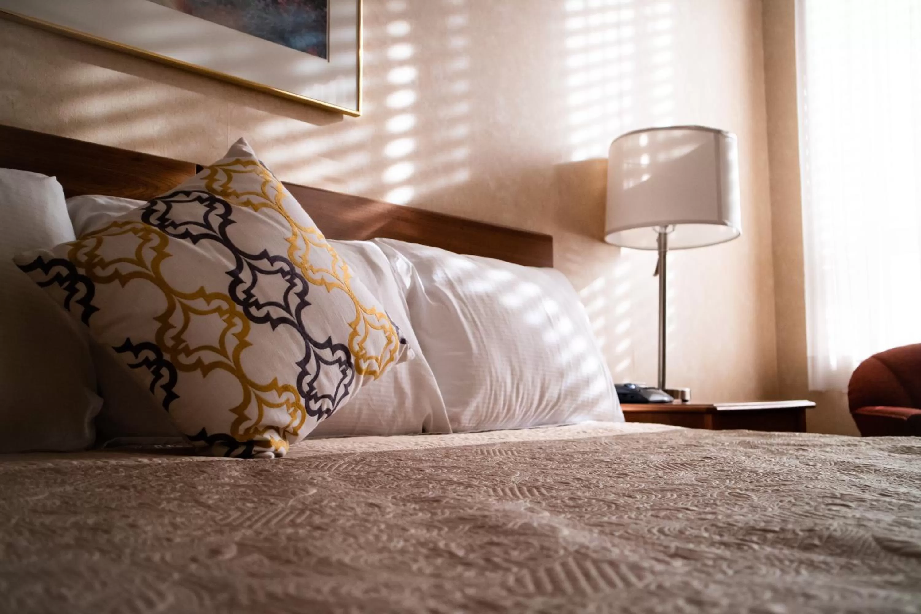 Bed in Royal Inn and Suites at Guelph