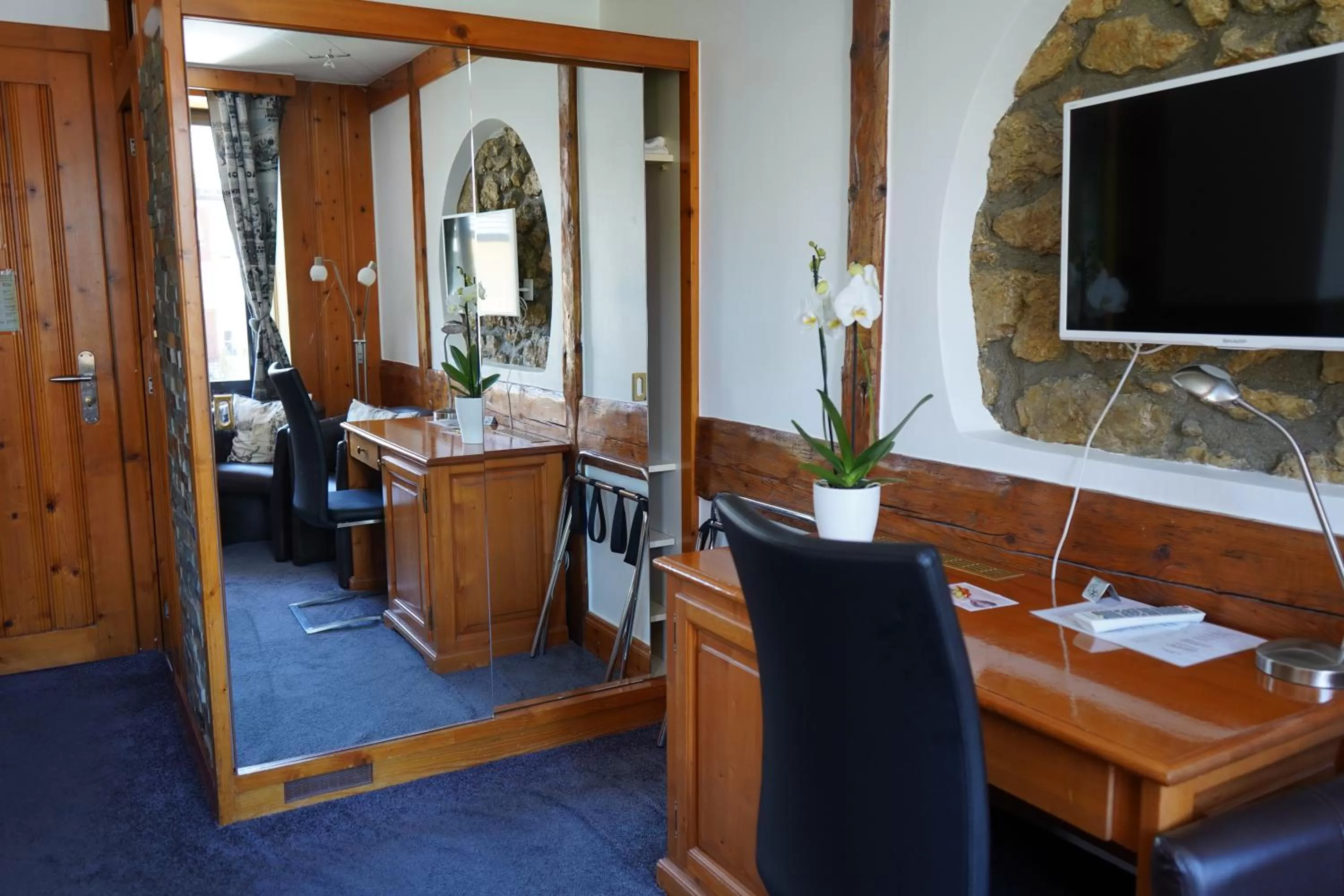 HOTEL de la Truite & SPA Le petit Nautilus