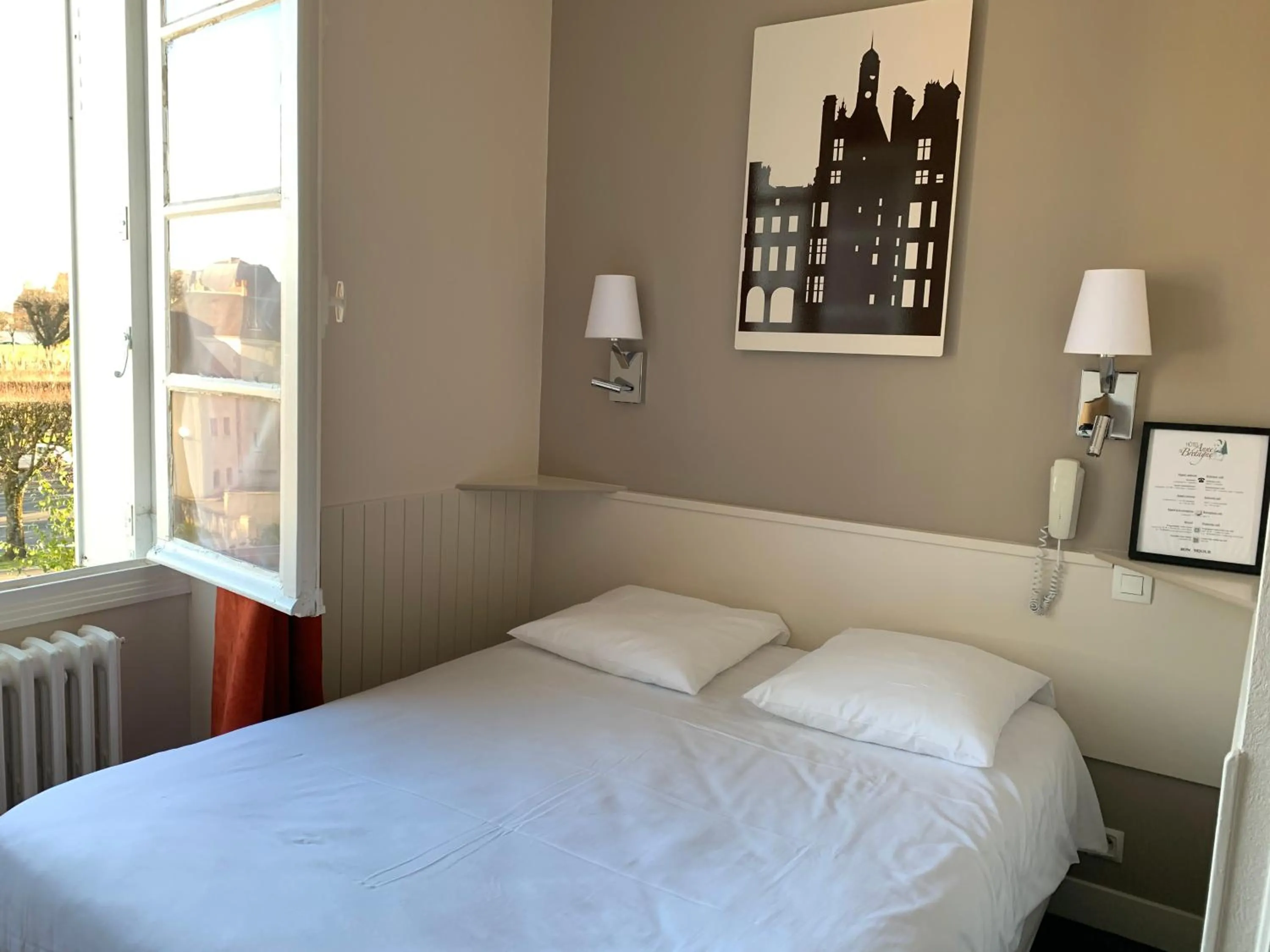 Bed in Hotel Anne De Bretagne BLOIS