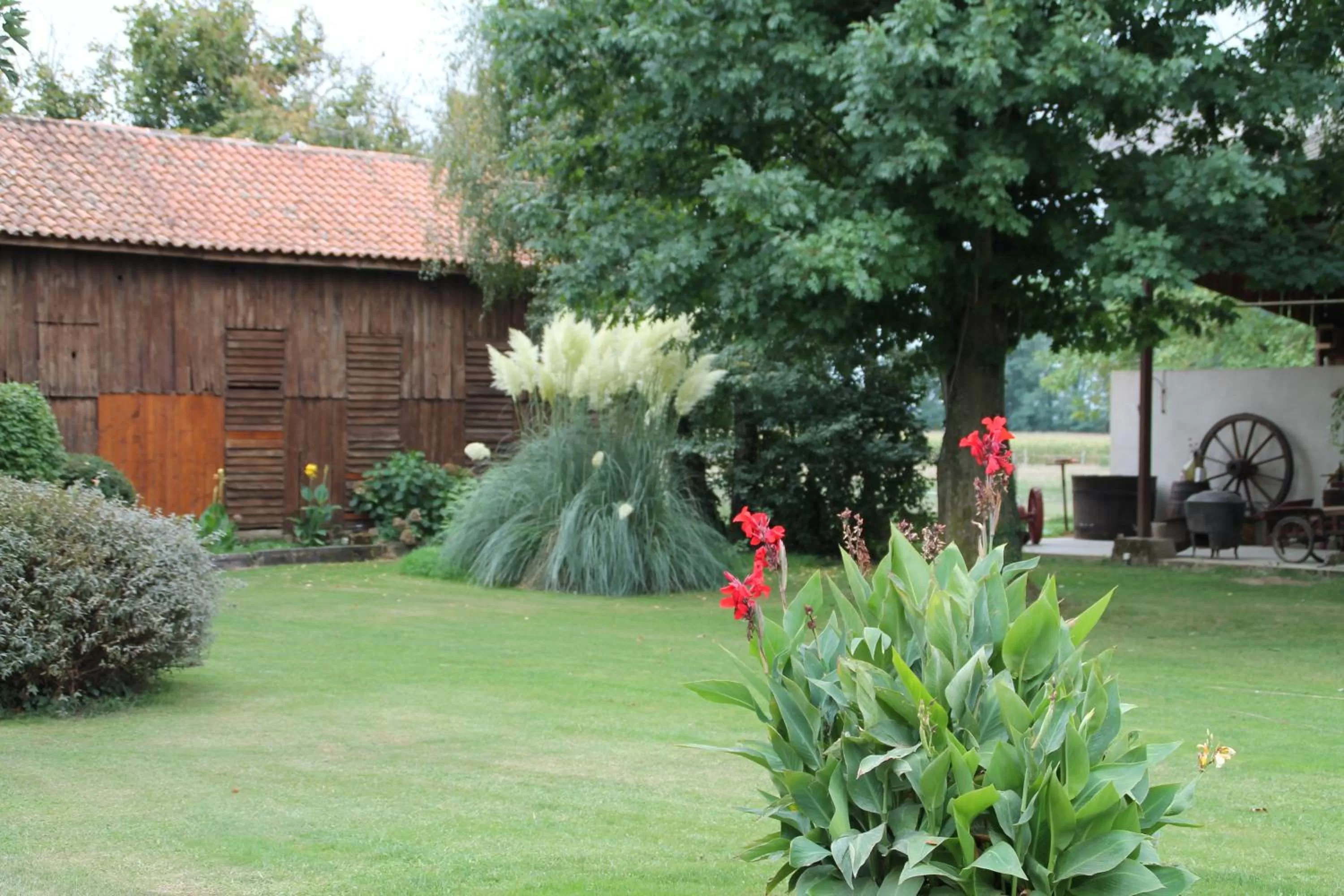 Property building, Garden in Chambres d'Hotes Carpediem