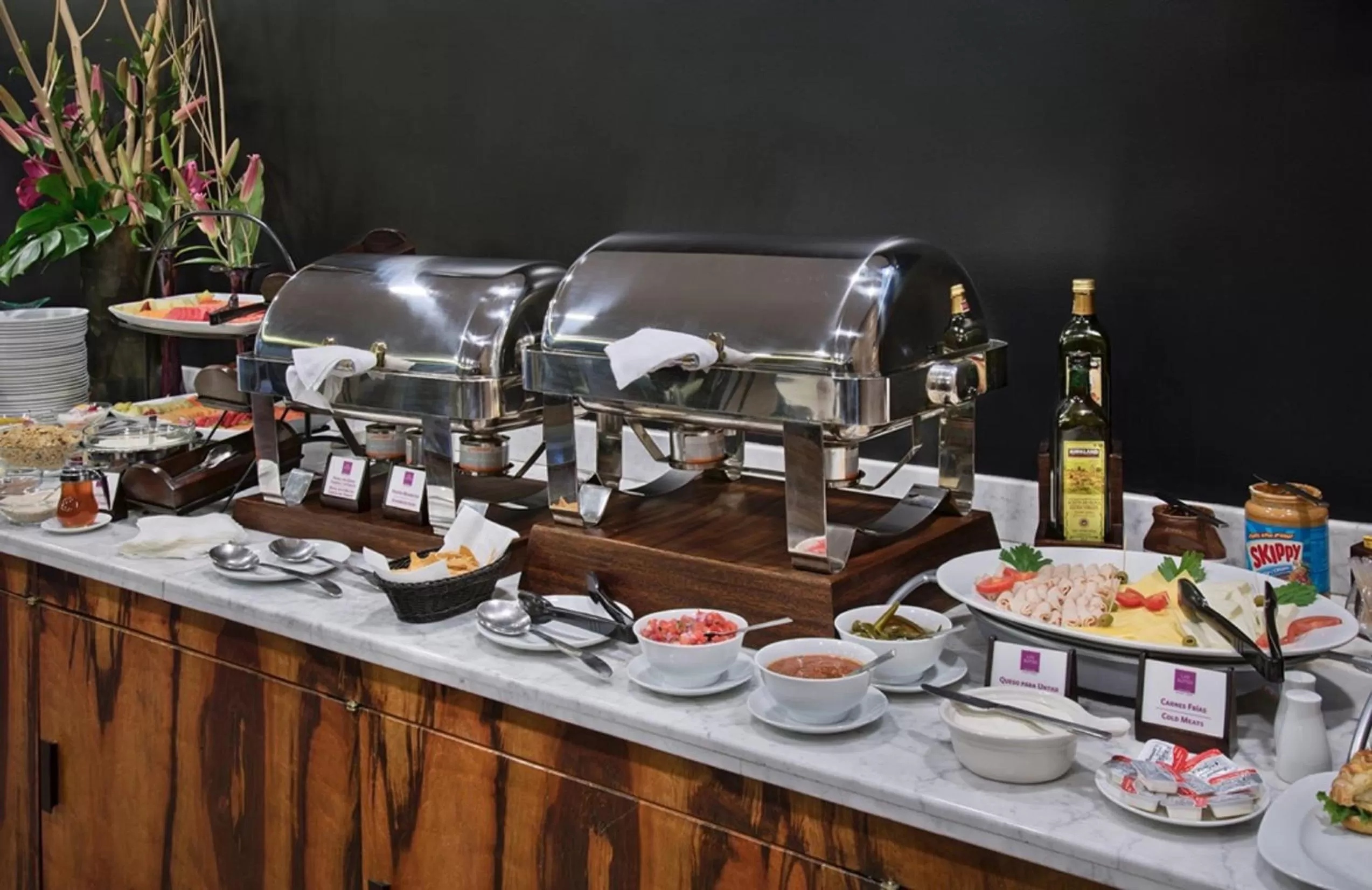 Restaurant/places to eat in Las Suites Campos Eliseos