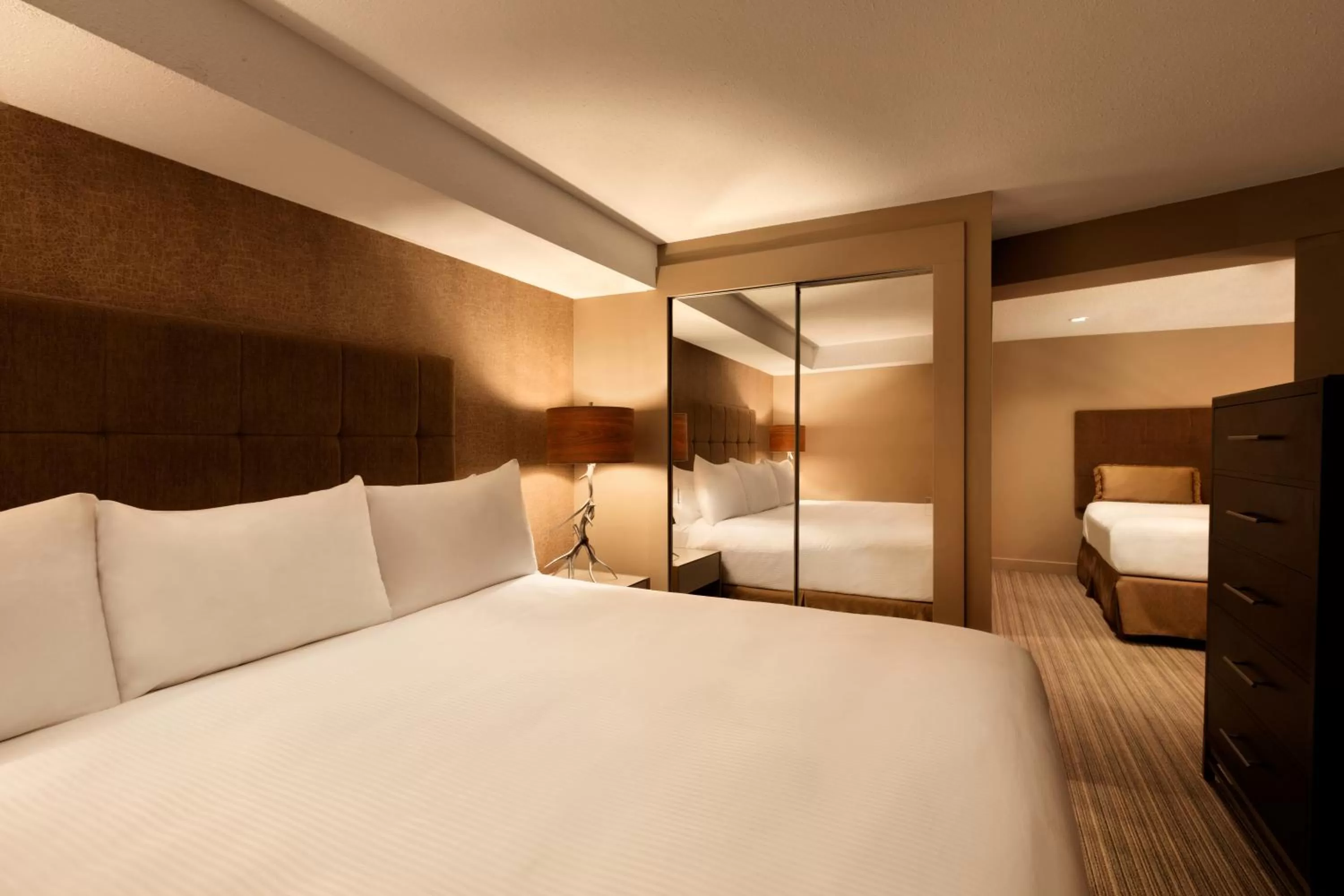 Bedroom, Bed in Executive Inn Whistler