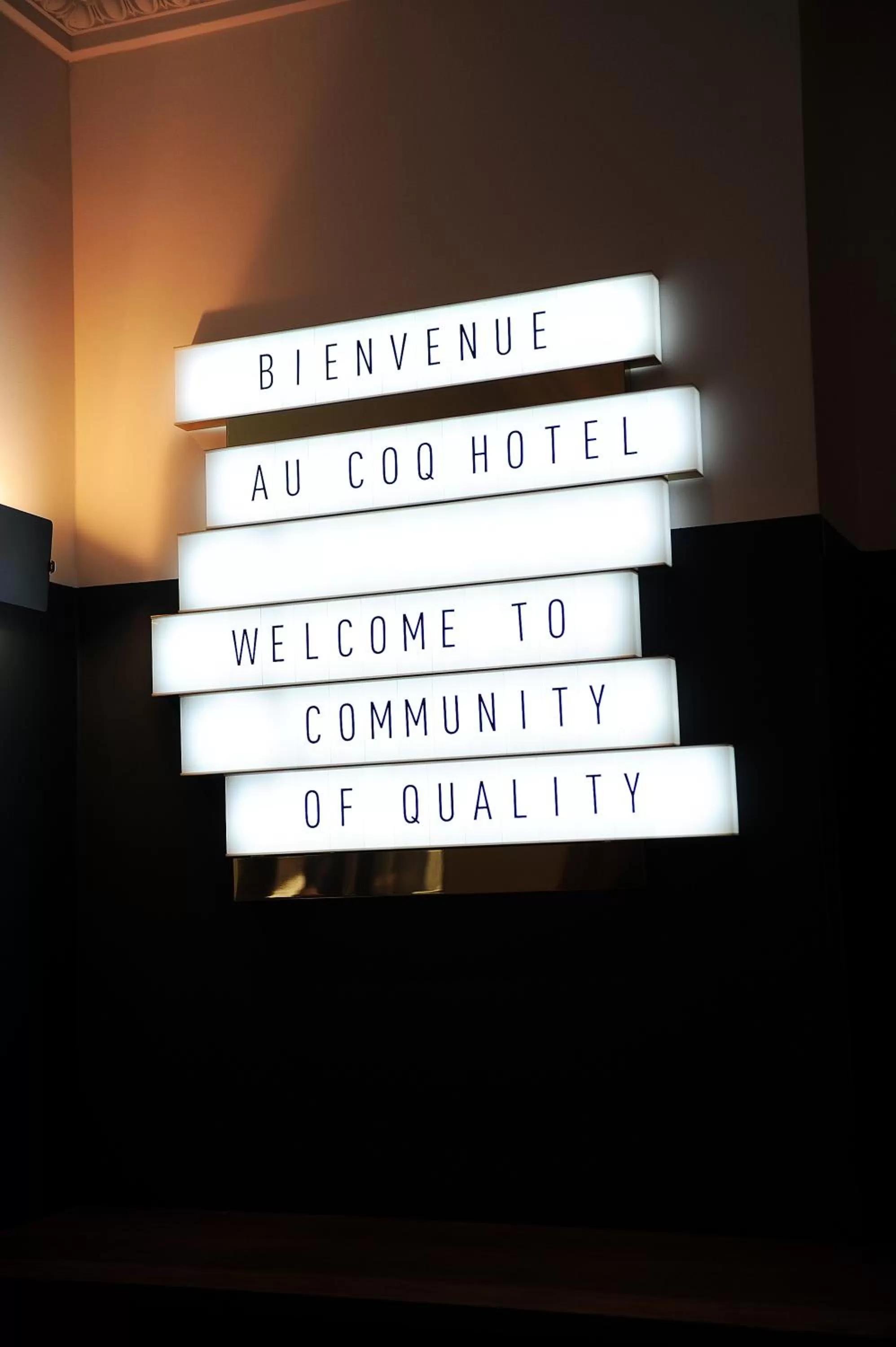 Logo/Certificate/Sign in COQ Hotel Paris