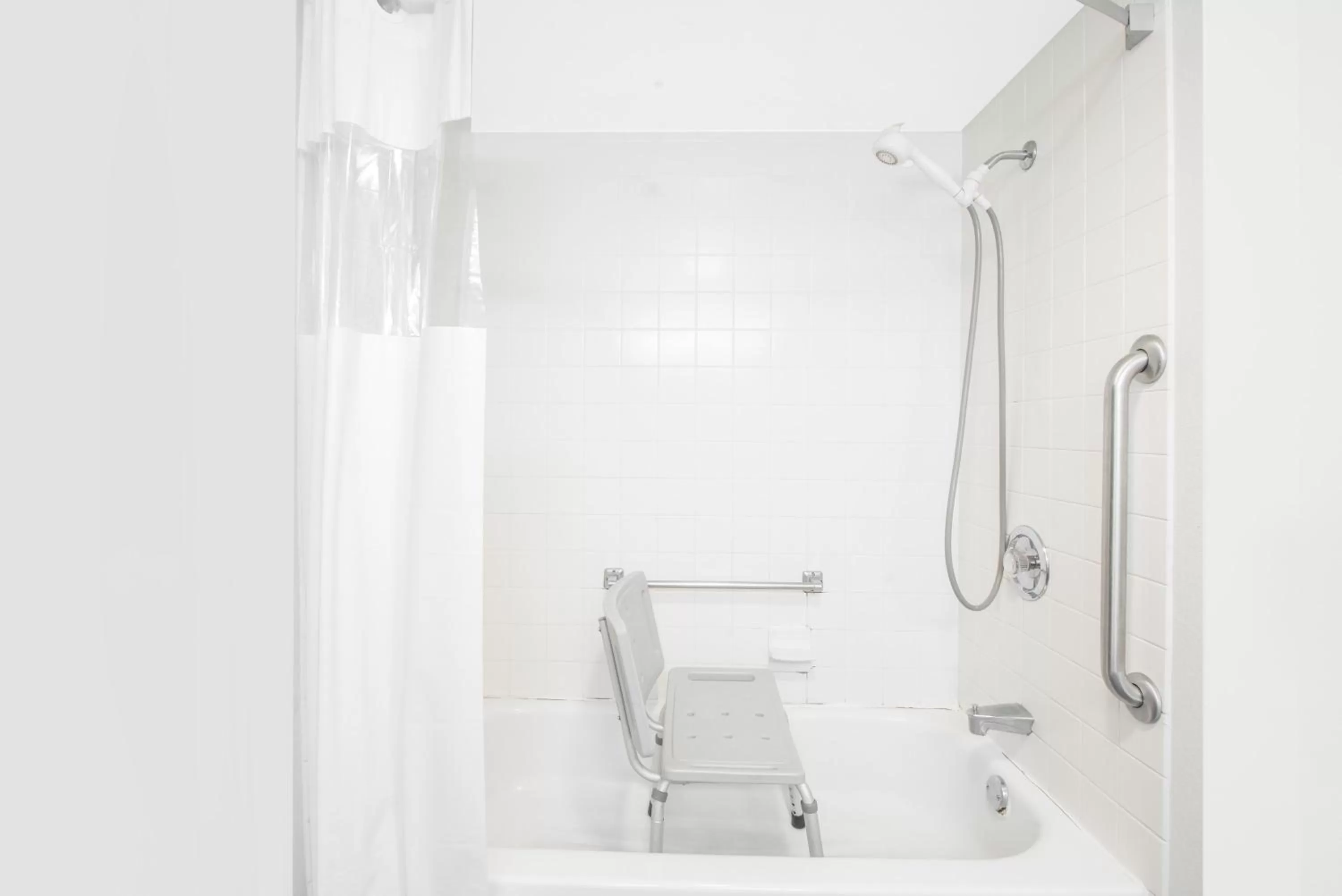 Bathroom in Skylight Inn Willoughby - Cleveland Mentor