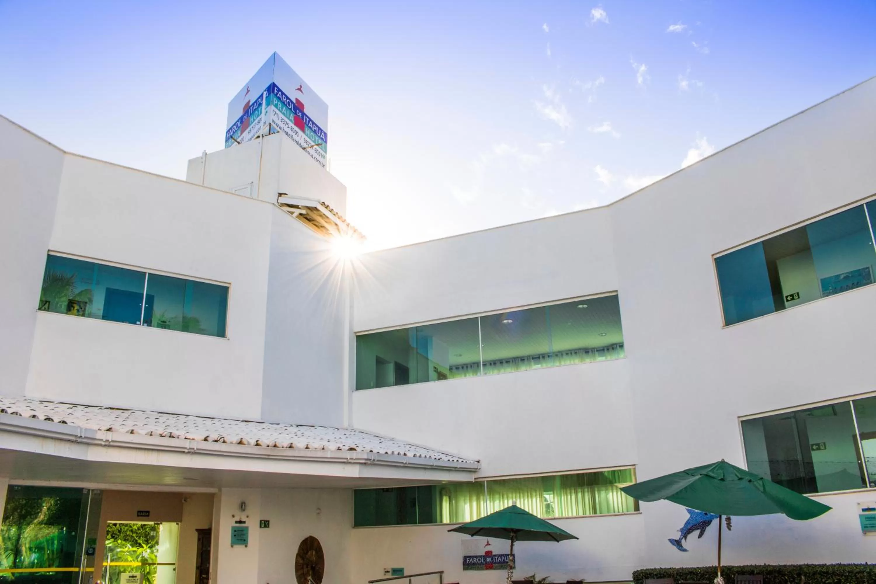 Property building in Farol de Itapuã Praia Hotel