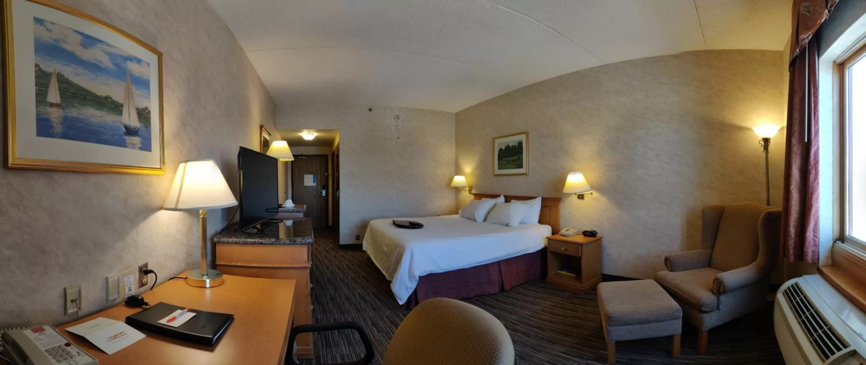 Bed in Humphry Inn and Suites