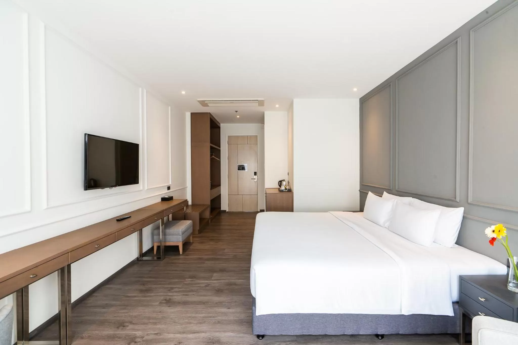 Bedroom, Bed in One Patio Hotel Pattaya - SHA Extra Plus