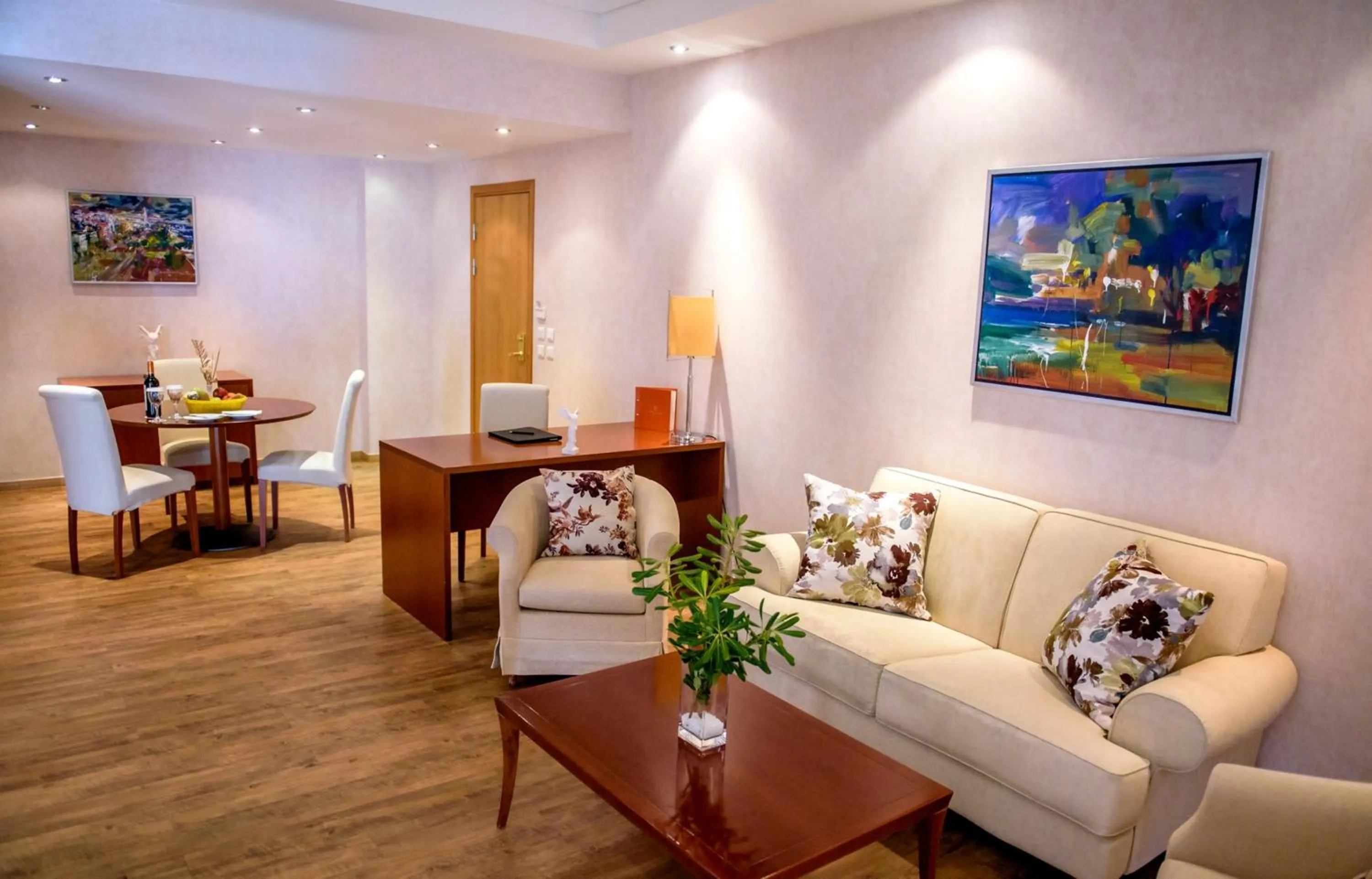 Living room in Ramada Plaza by Wyndham Thraki