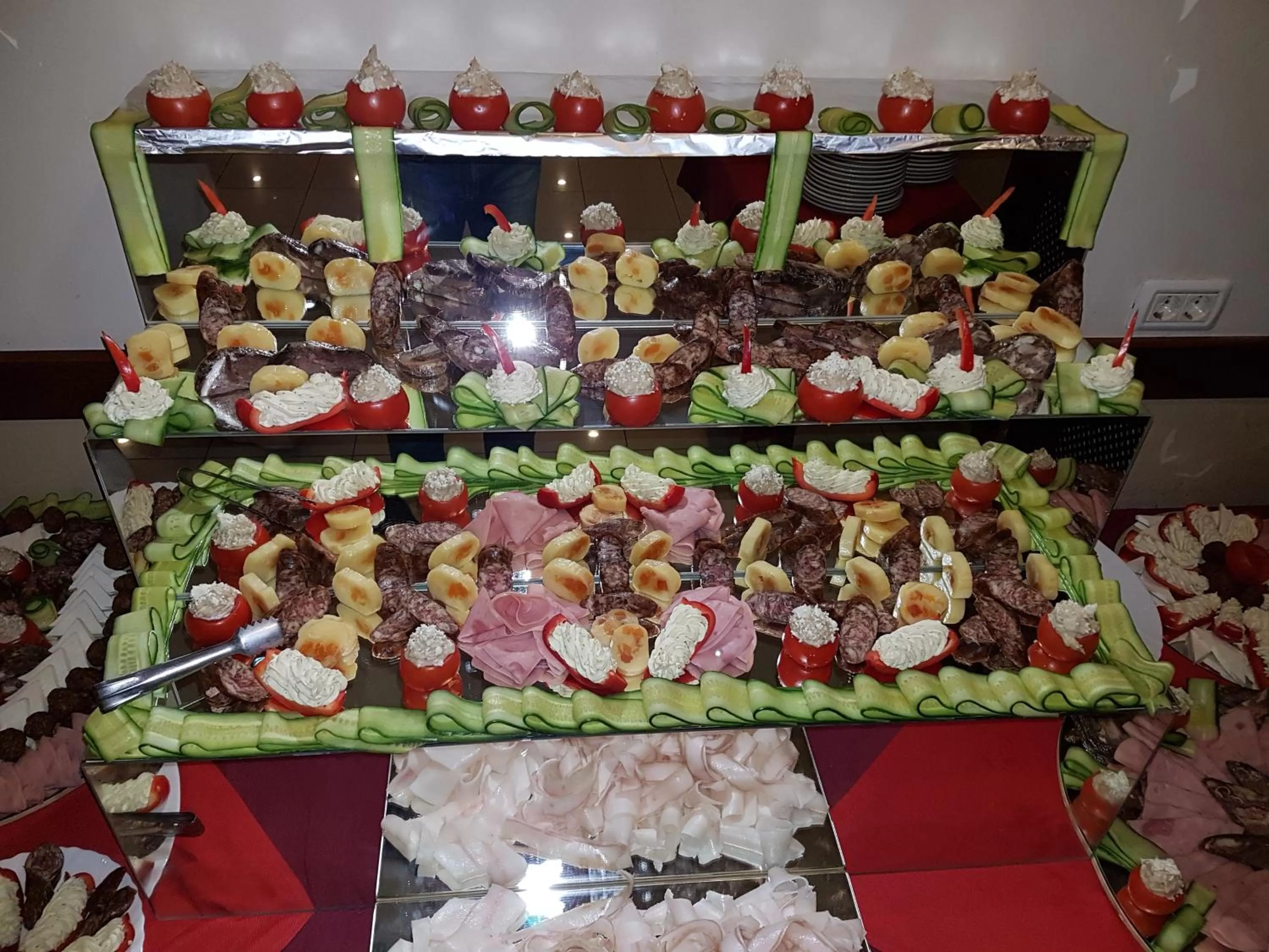 Restaurant/places to eat in Hotel Iris