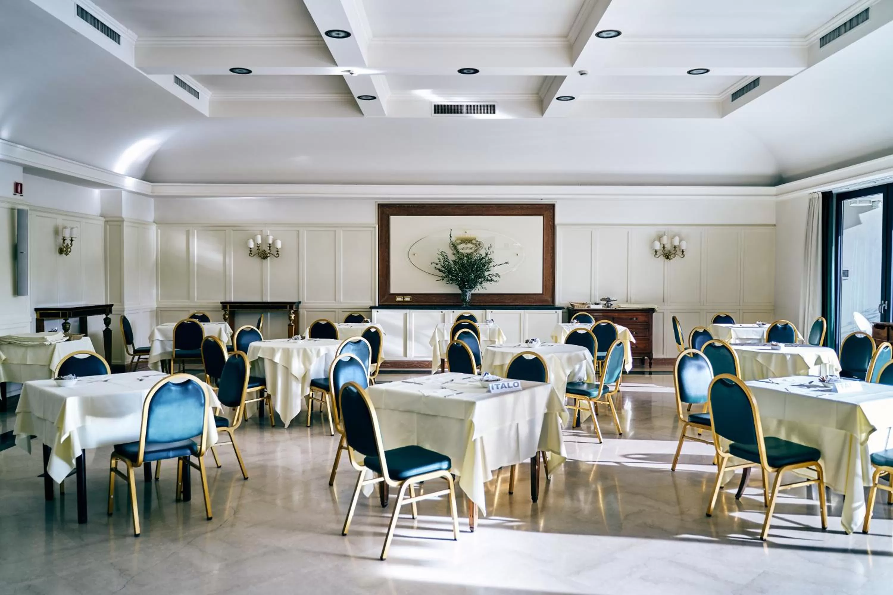 Restaurant/places to eat in Ambassador Palace Hotel