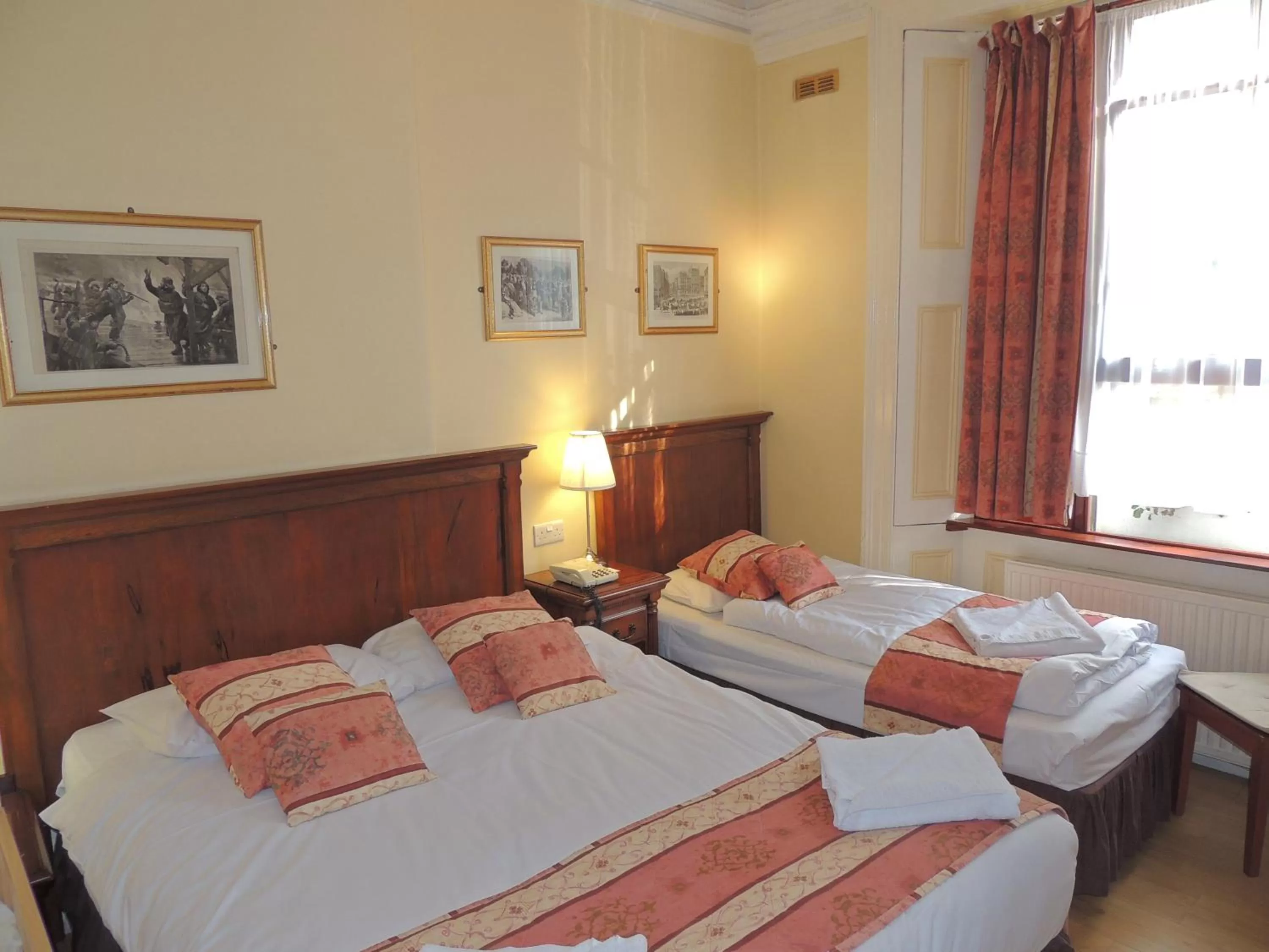 Bedroom, Bed in Shakespeare Hotel