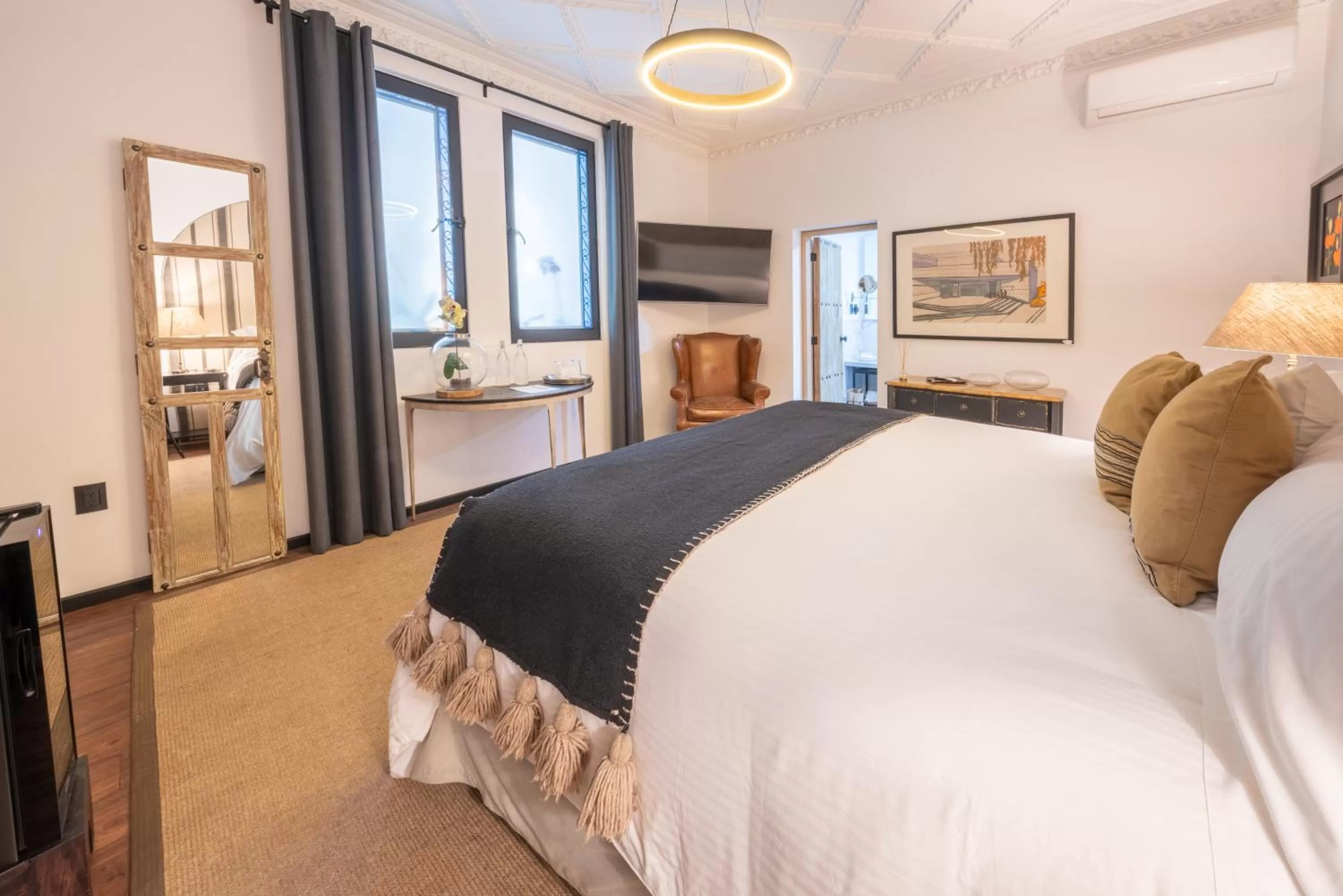 Photo of the whole room, Bed in Orchid House Mexico City