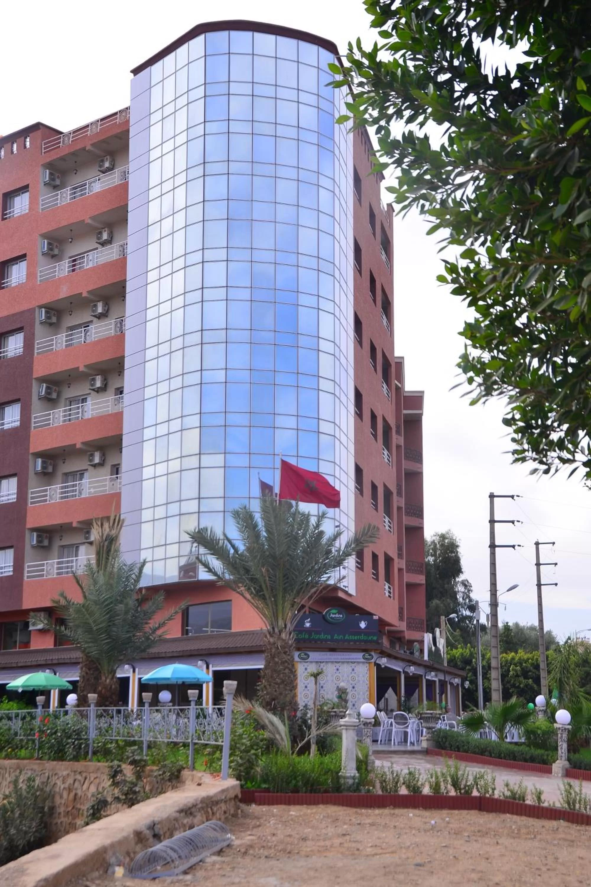 Property building in Hôtel Hadaik Ain Asserdoune