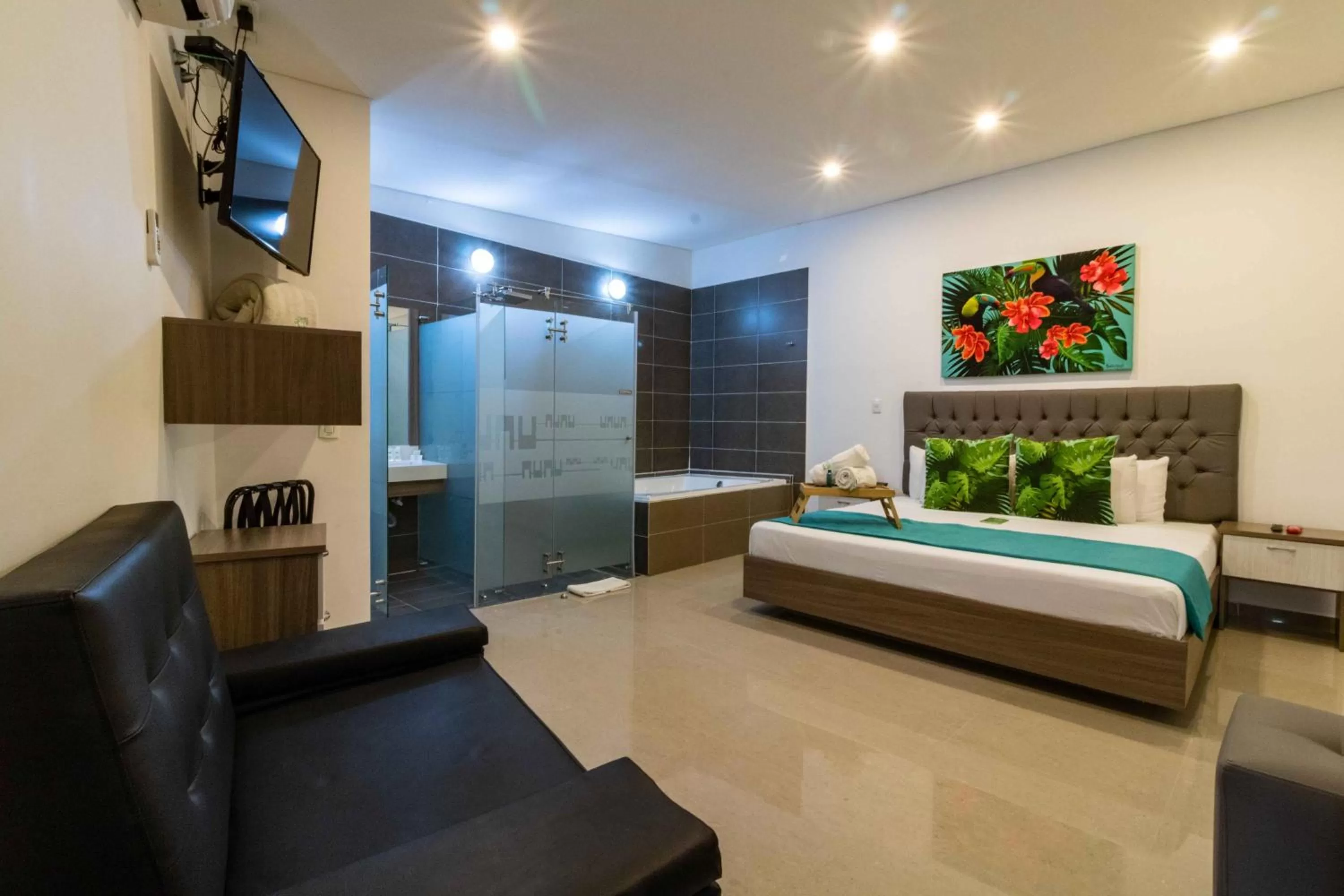 Photo of the whole room, Bed in Lleras Green Hotel