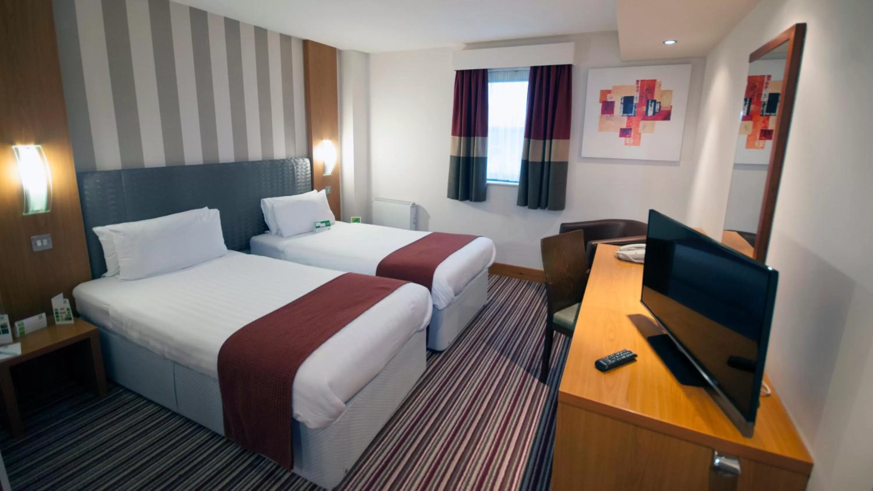 Bed in Holiday Inn Manchester - Central Park, an IHG Hotel