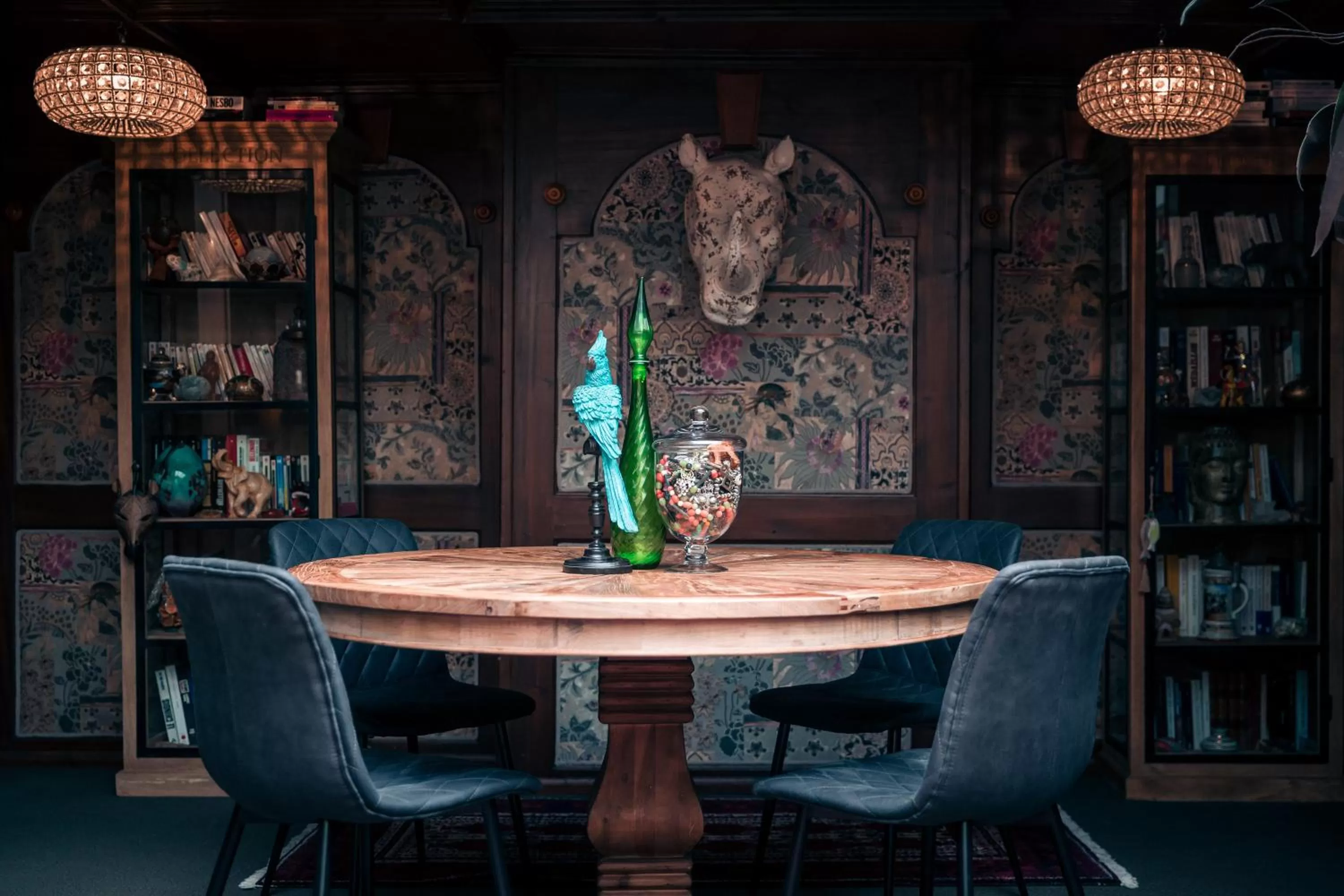 Library in Hôtel des Deux Clefs