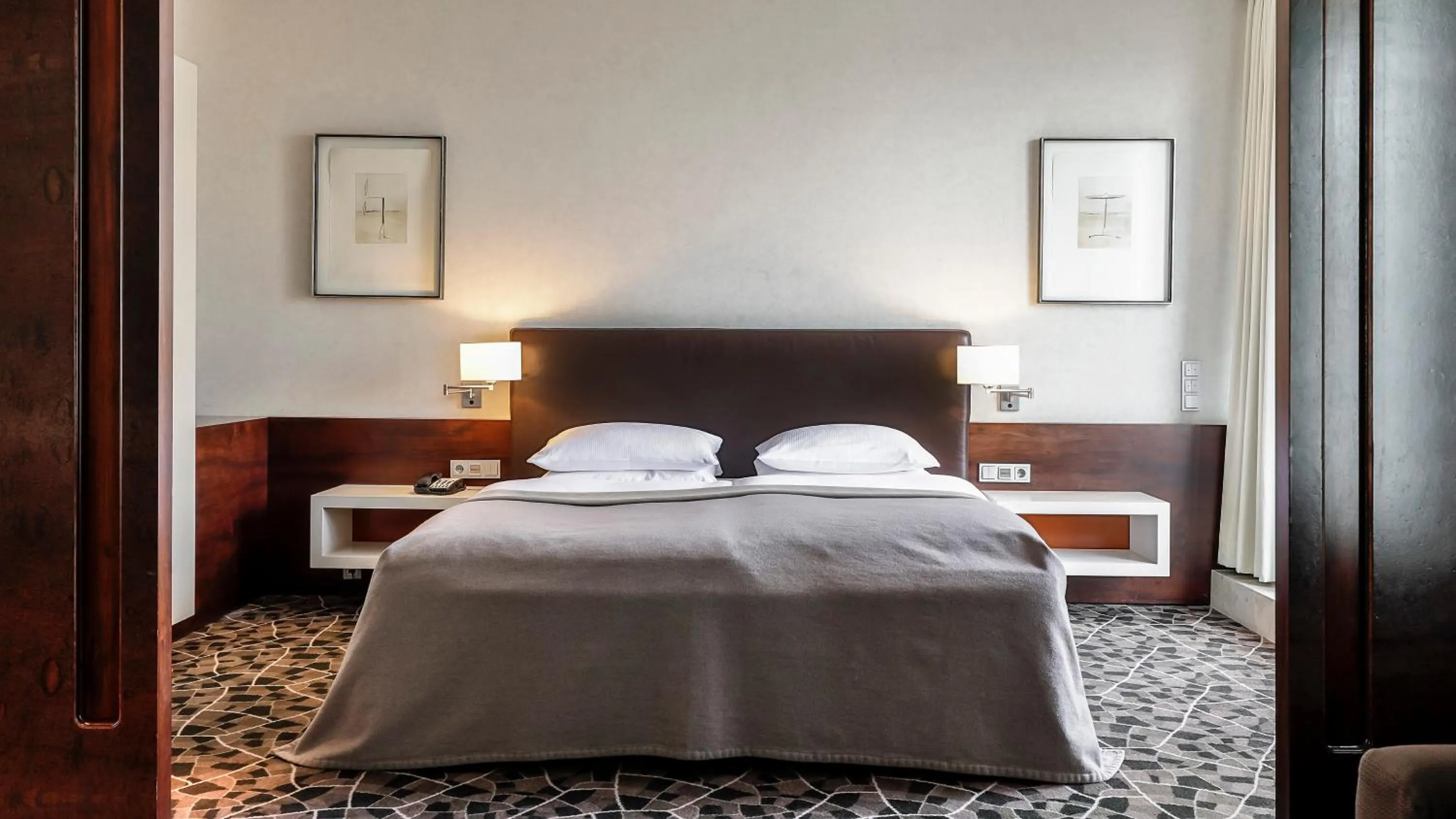 Bed in Dorint Hotel am Heumarkt Köln