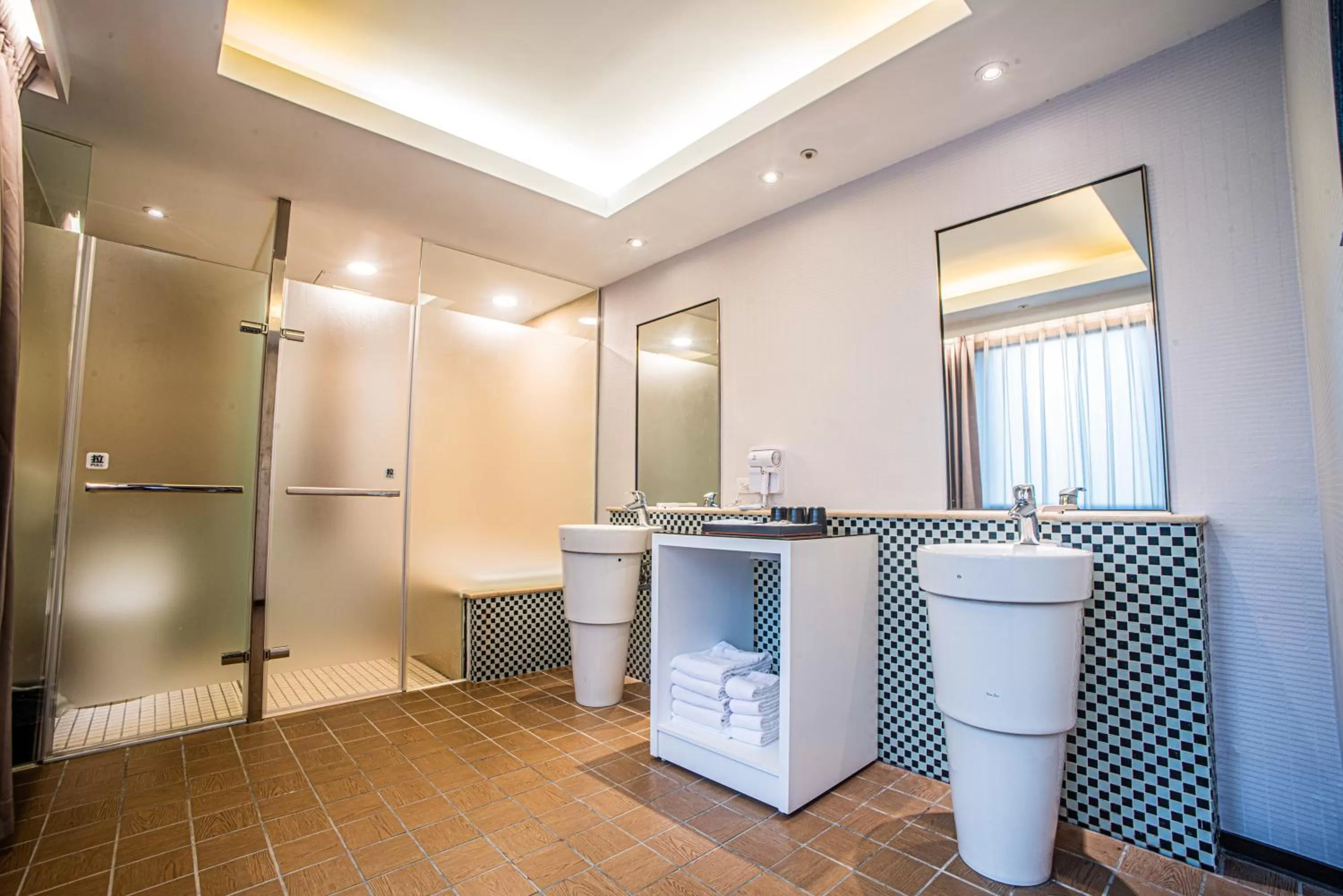 Shower in Artinn藝築文旅-台北站前館