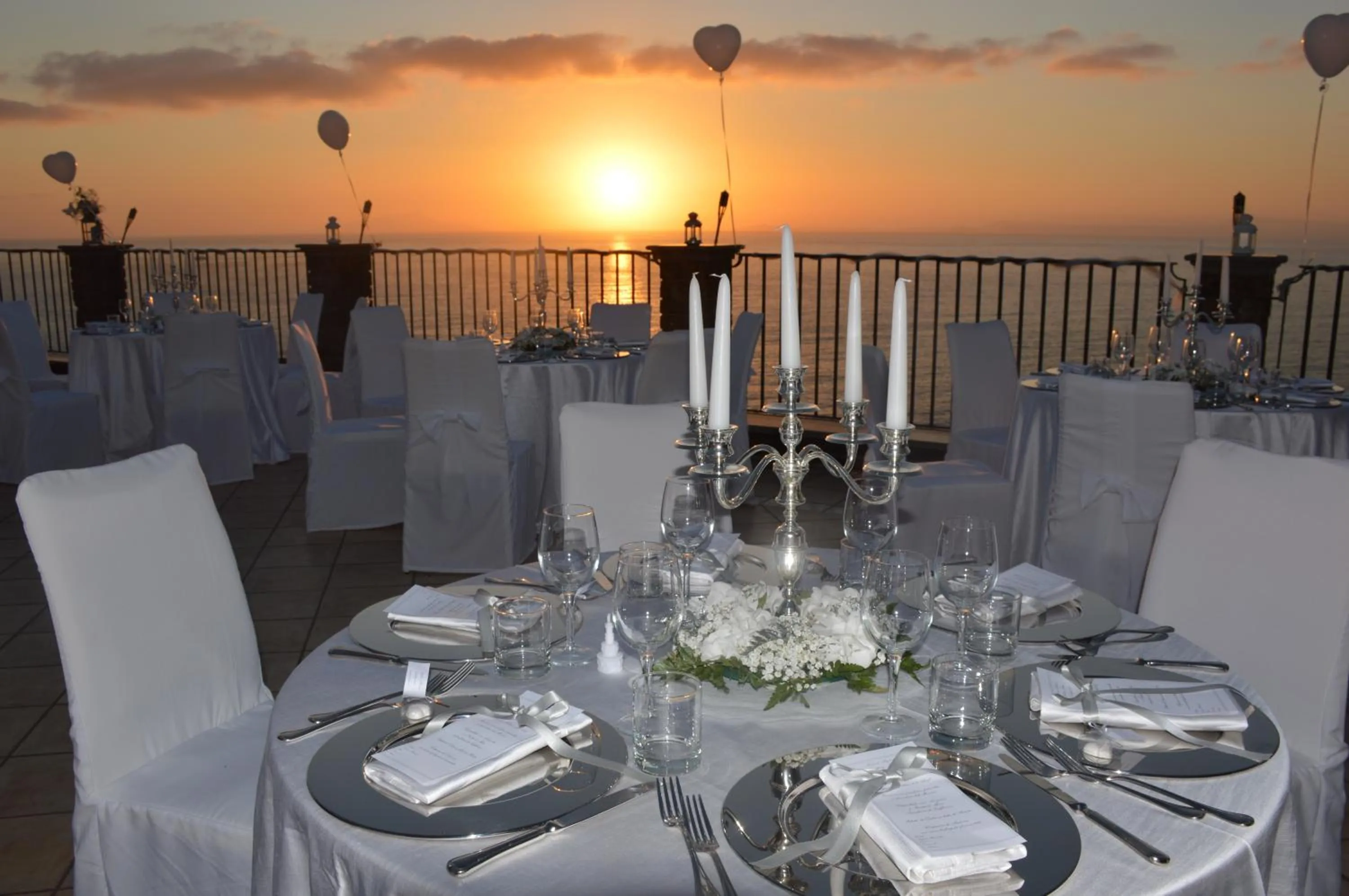 Restaurant/places to eat in HR Hotel & Spa