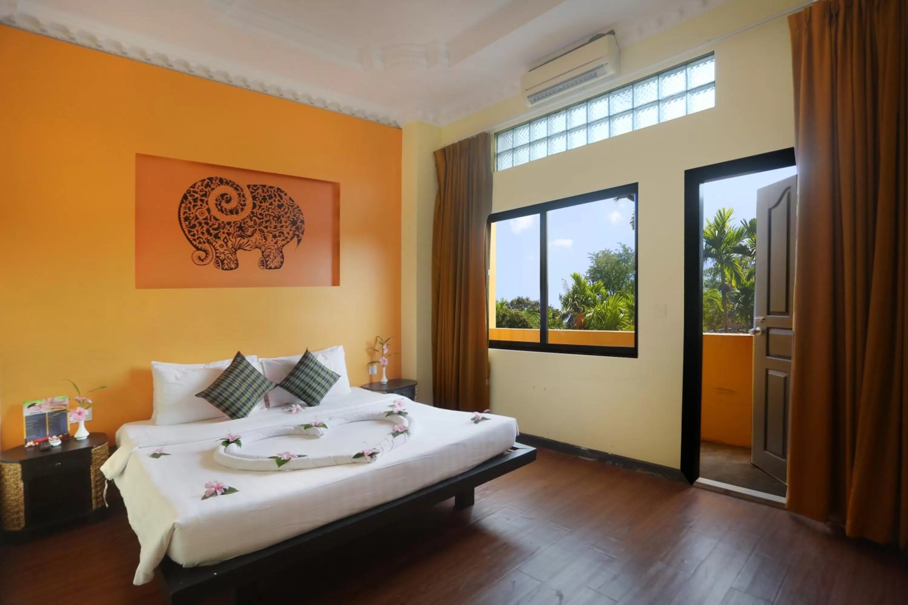Deluxe Double Room with Balcony @ Free Pickup in Central Indochine d'Angkor Hotel