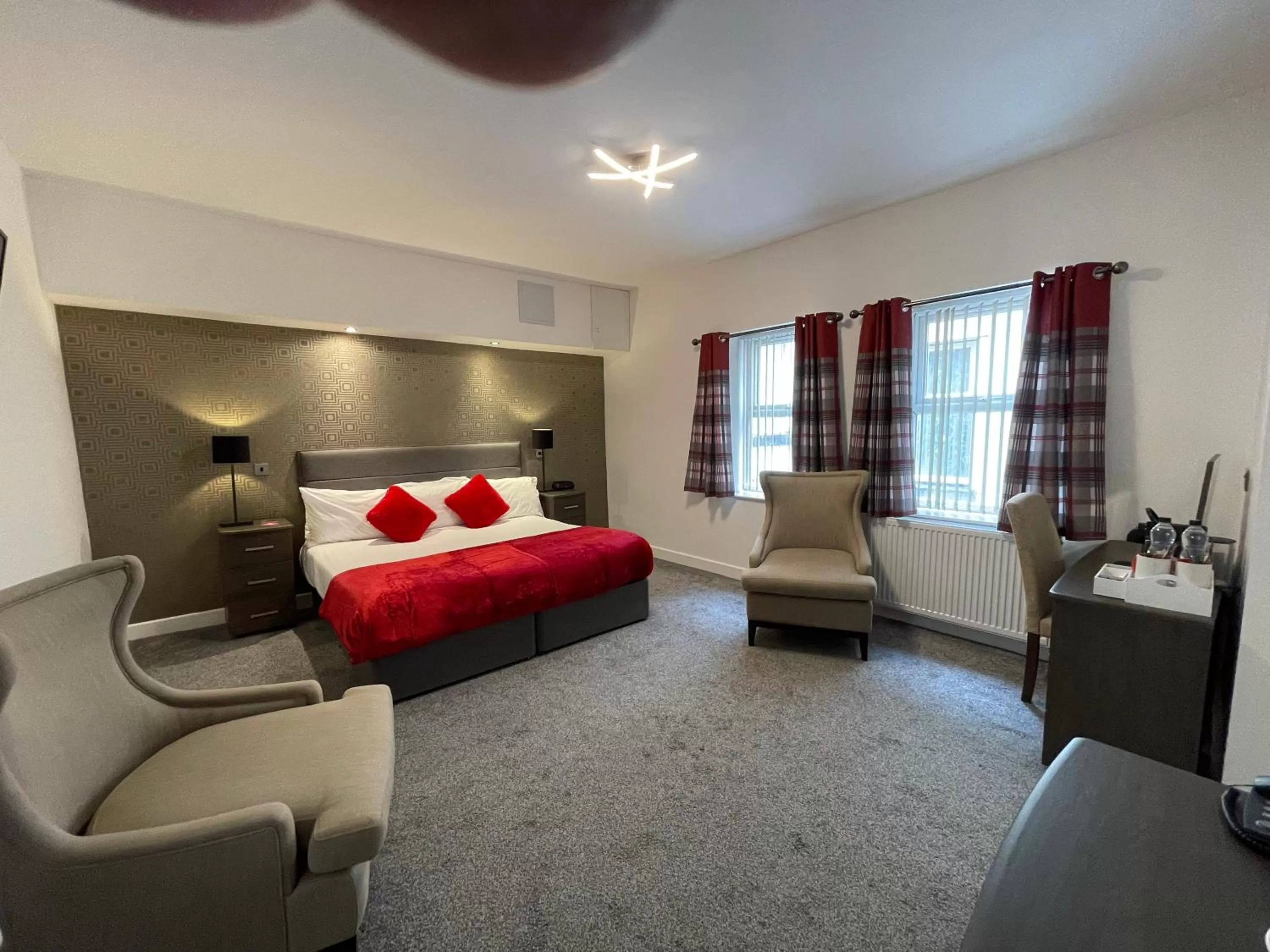 Bedroom, Bed in Ruskin Hotel